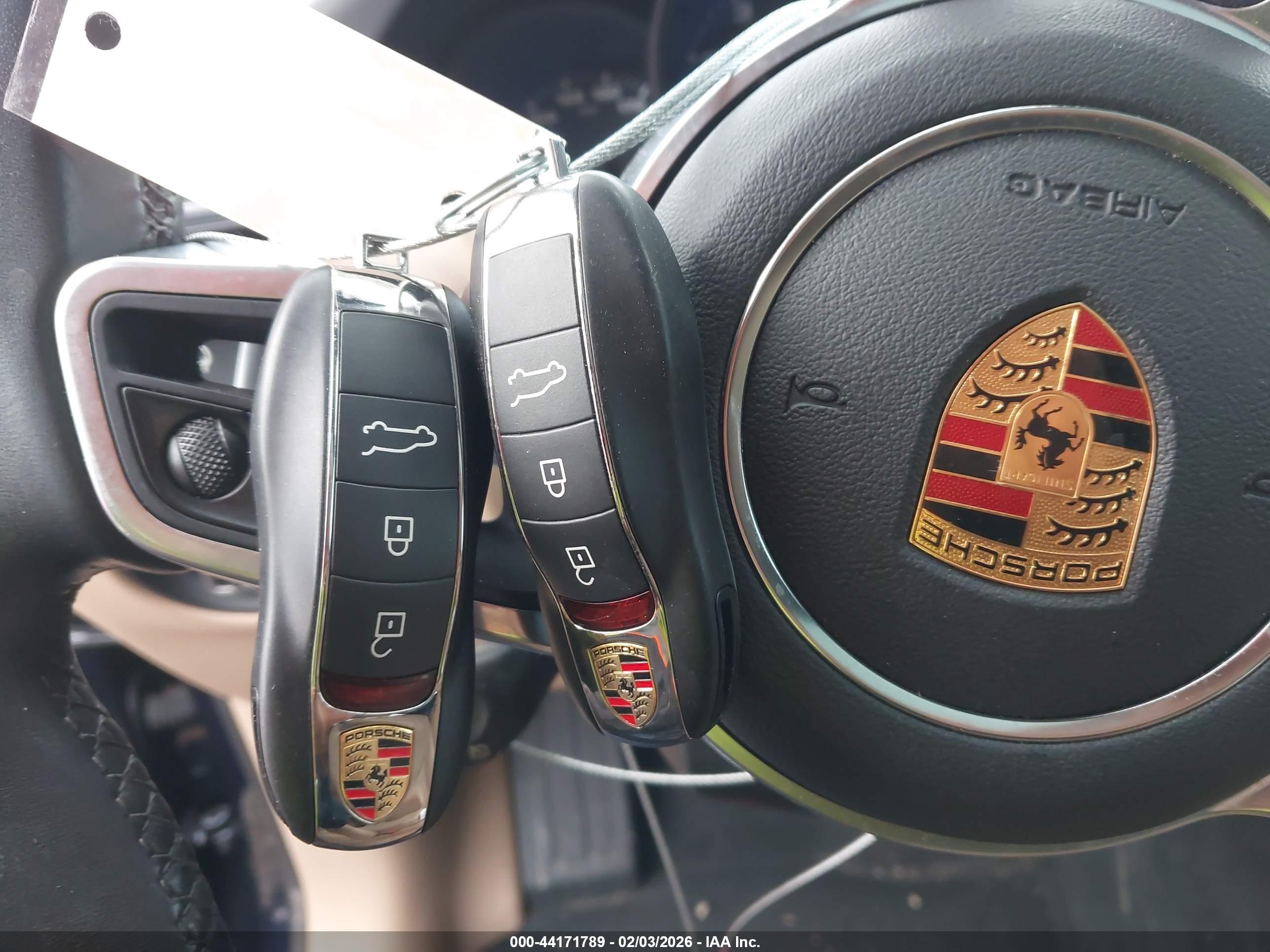 PORSCHE MACAN image 11