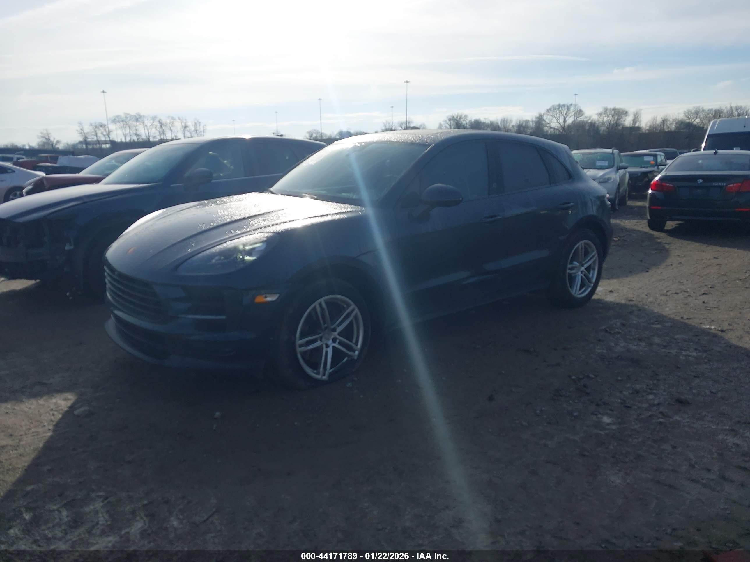 PORSCHE MACAN image 2
