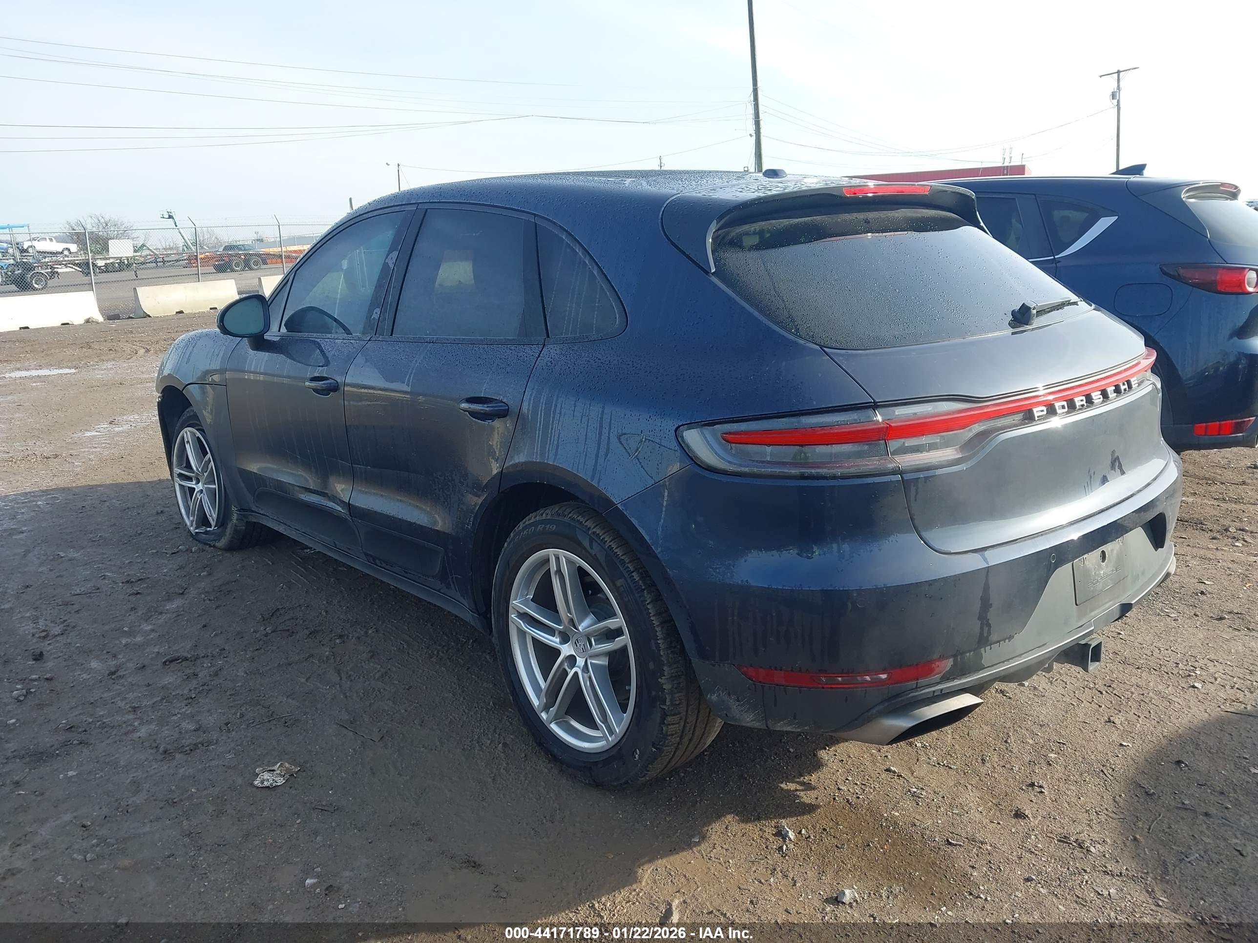 PORSCHE MACAN image 3