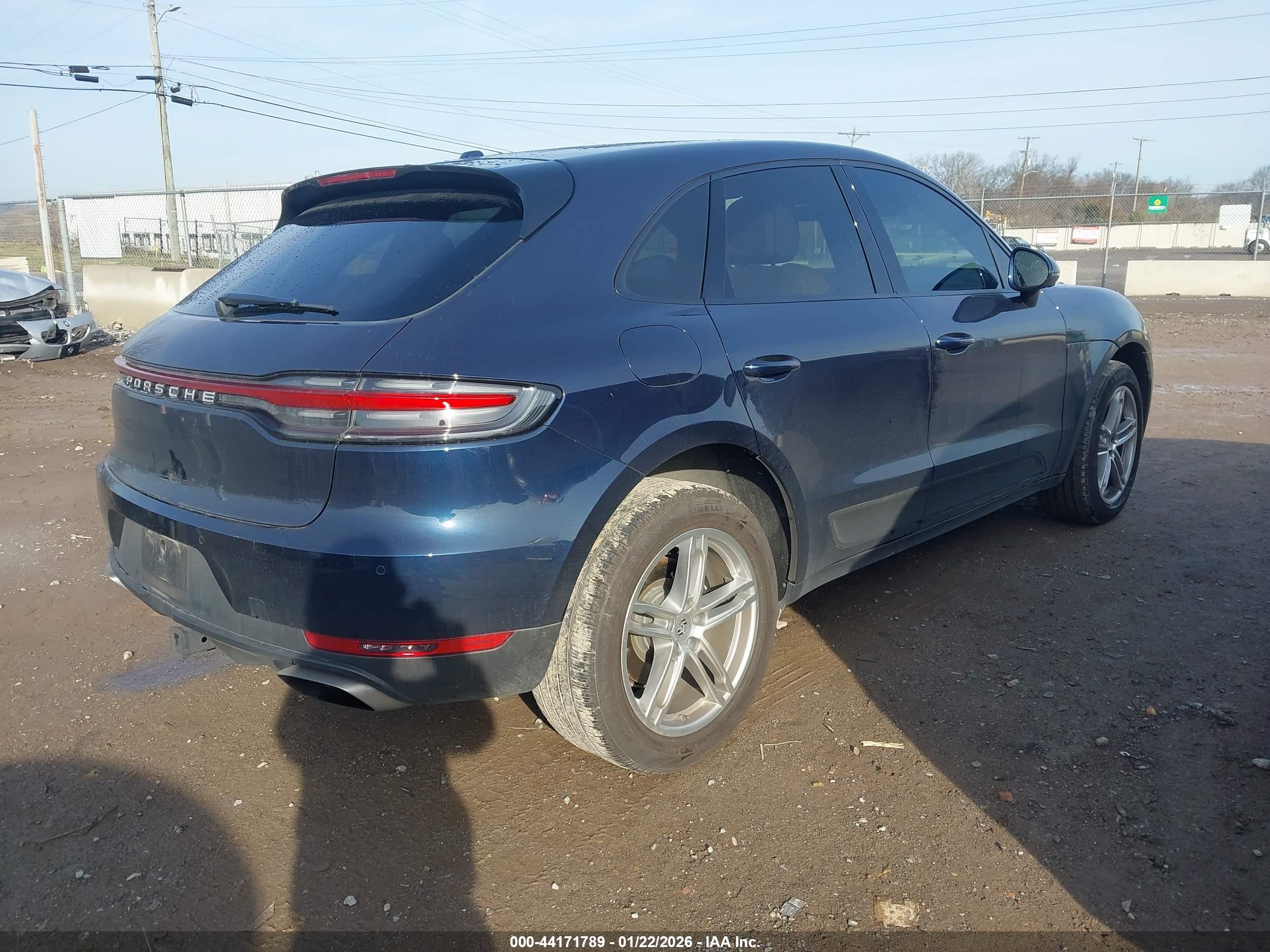 PORSCHE MACAN image 4
