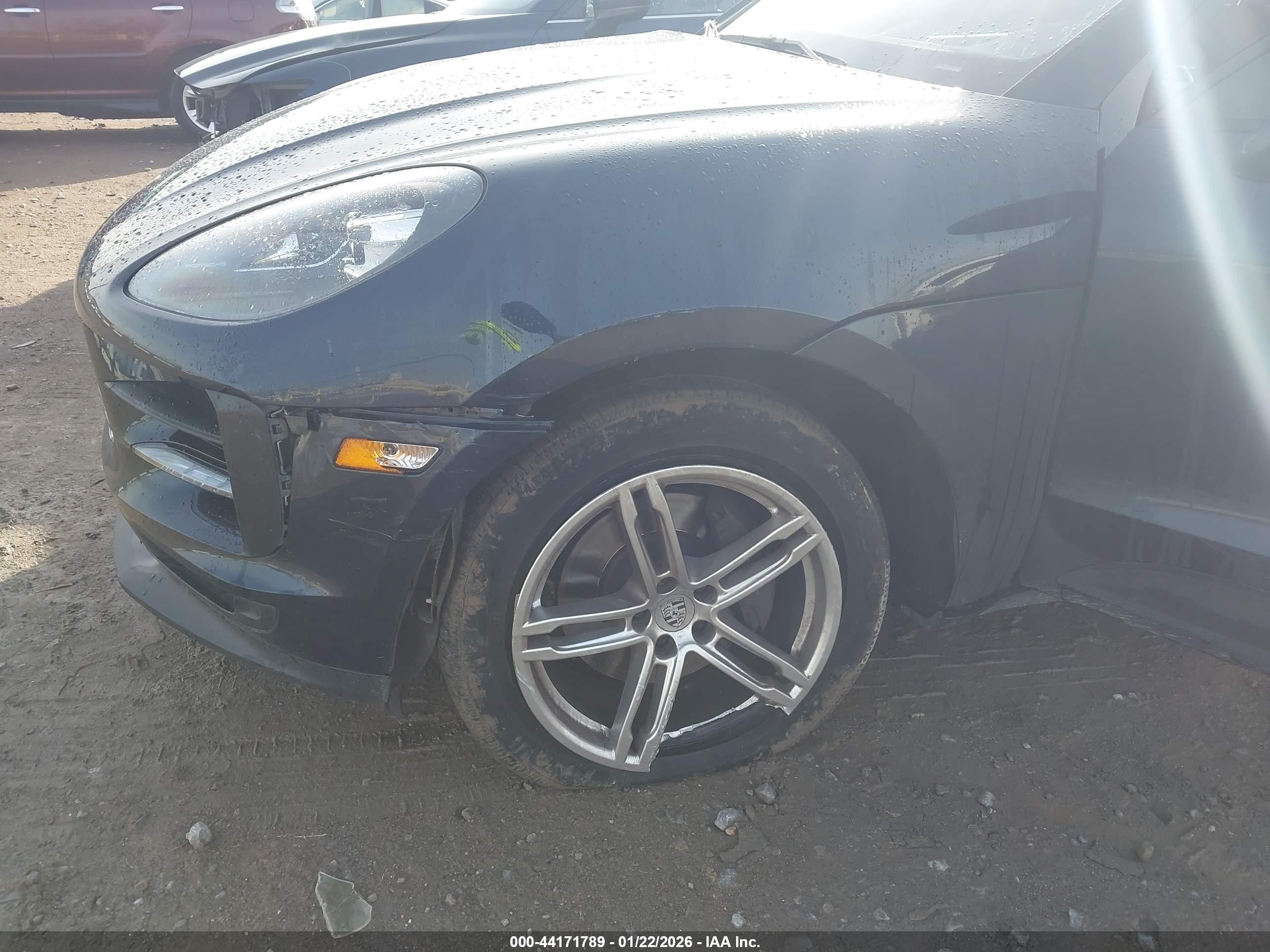 PORSCHE MACAN image 6
