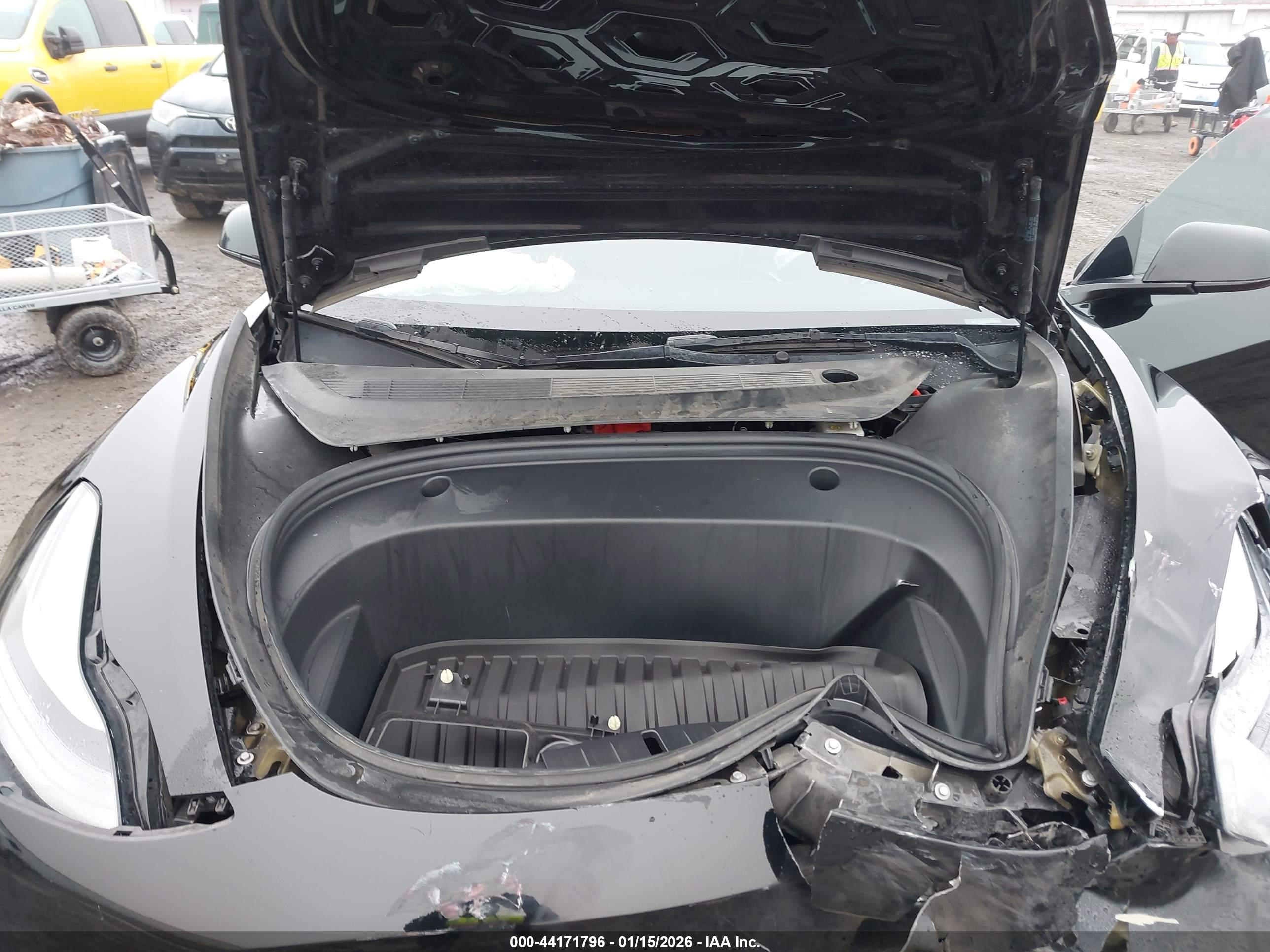 TESLA MODEL image 10