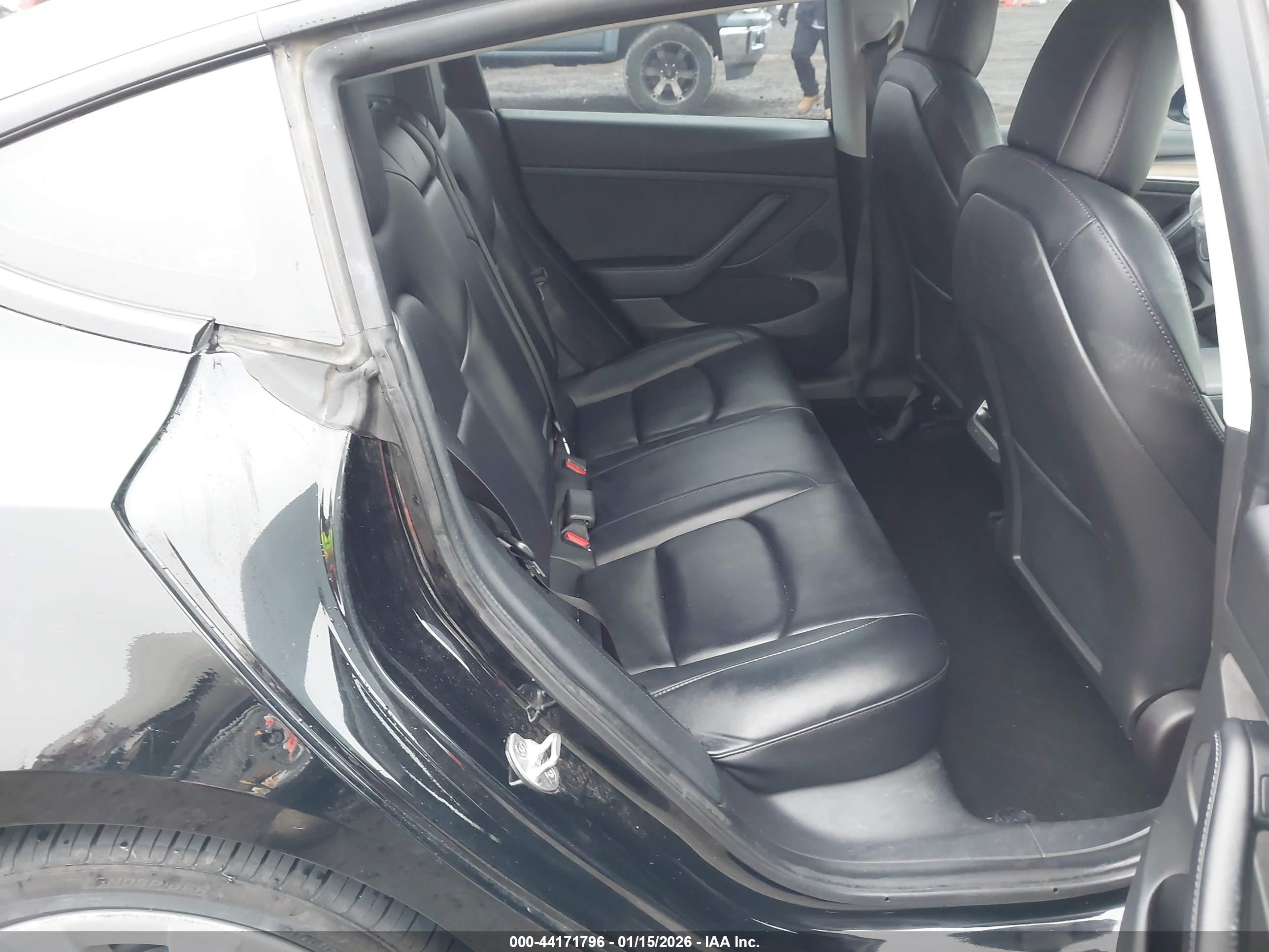 TESLA MODEL image 8