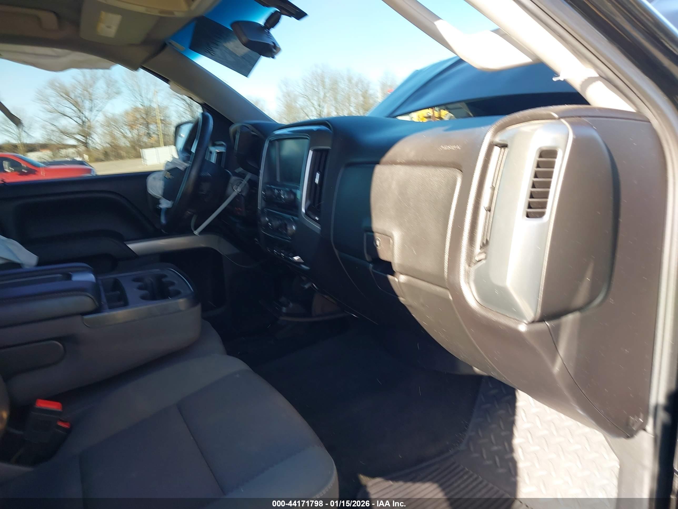 CHEVROLET SILVERADO image 5