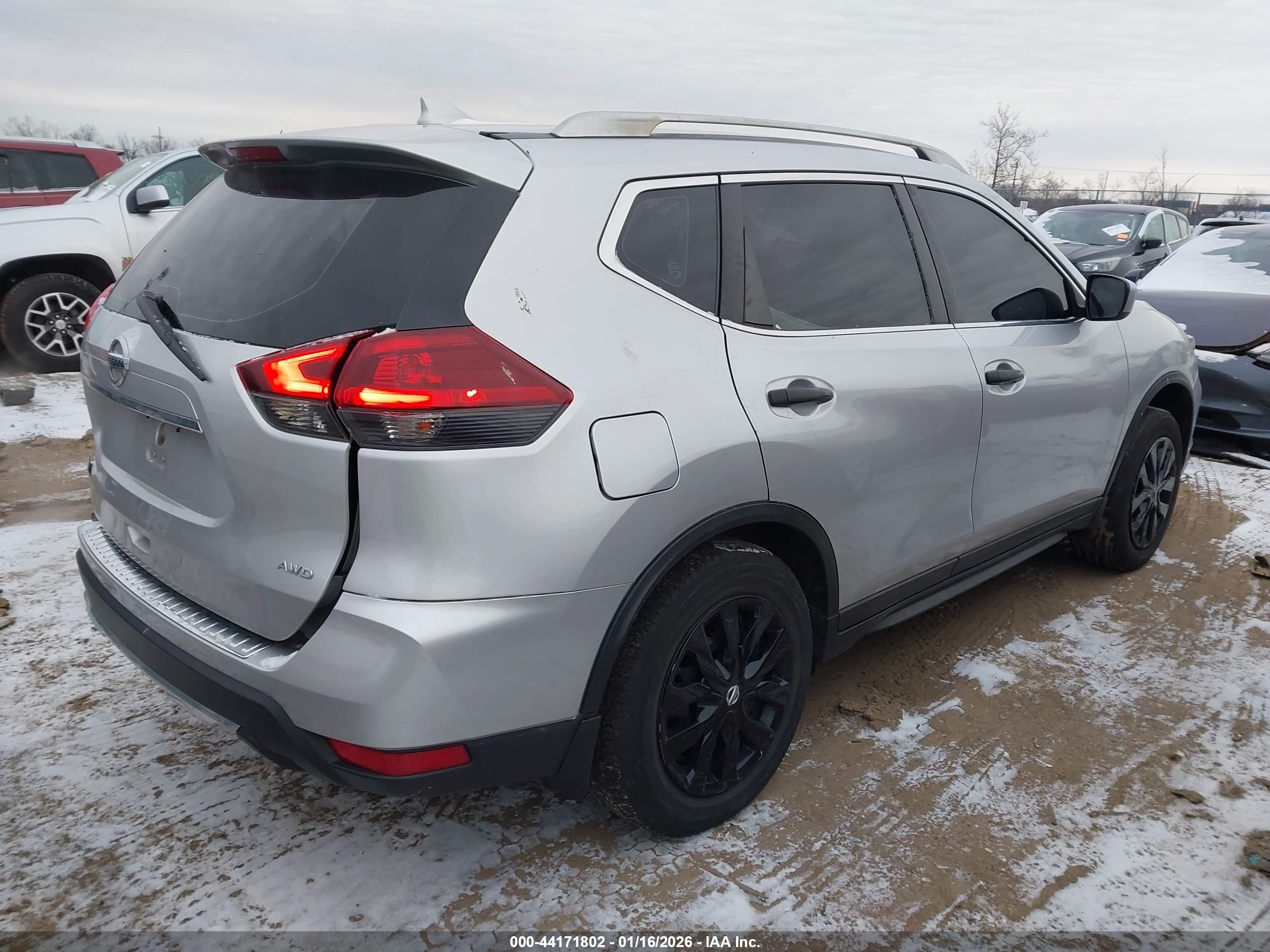 NISSAN ROGUE image 4