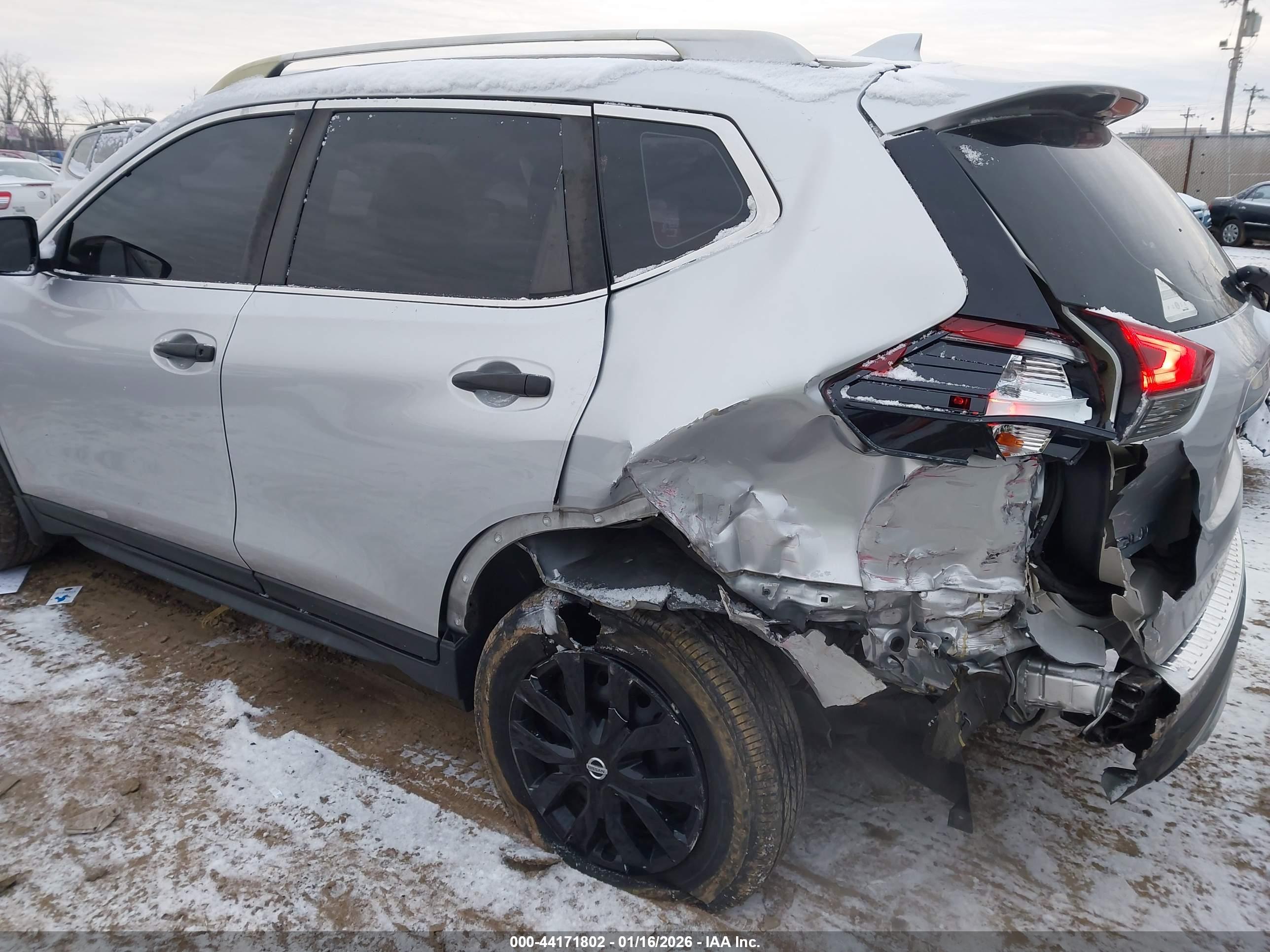 NISSAN ROGUE image 6