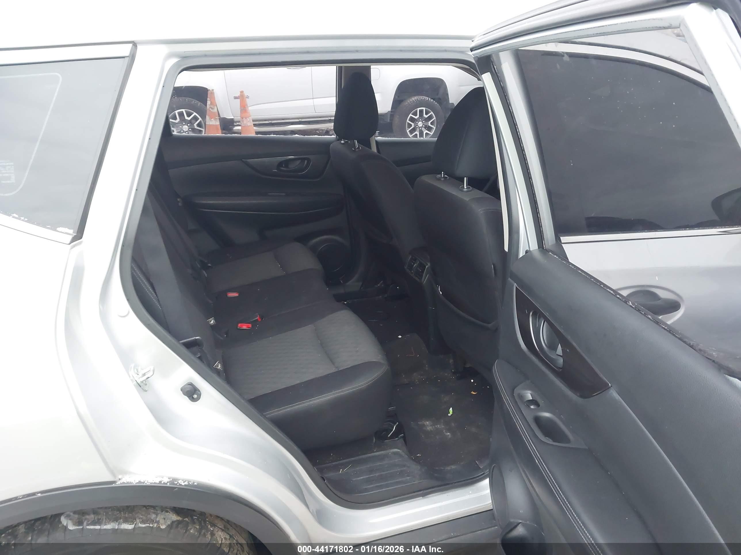NISSAN ROGUE image 8