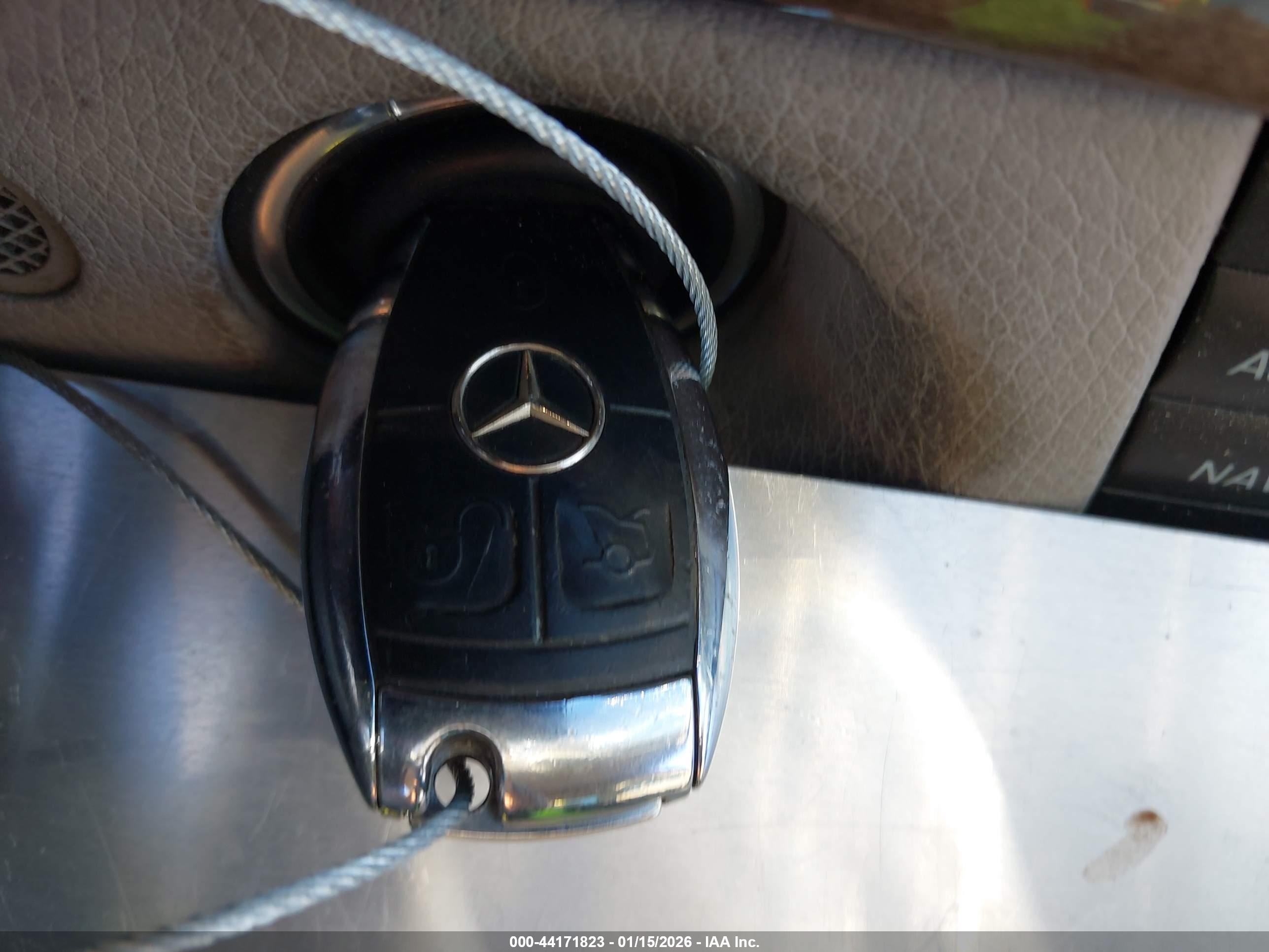 MERCEDES-BENZ E image 11