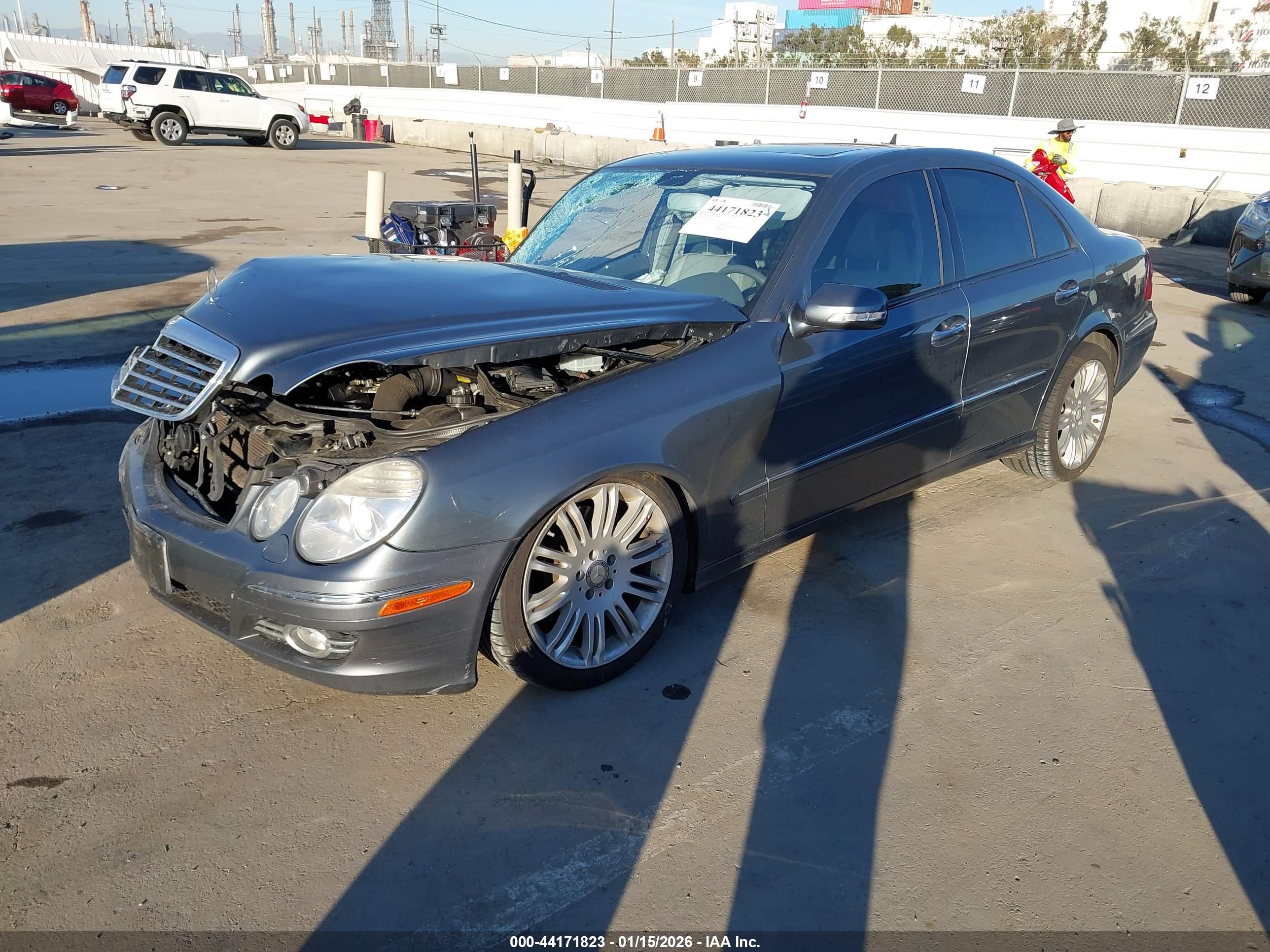 MERCEDES-BENZ E image 2