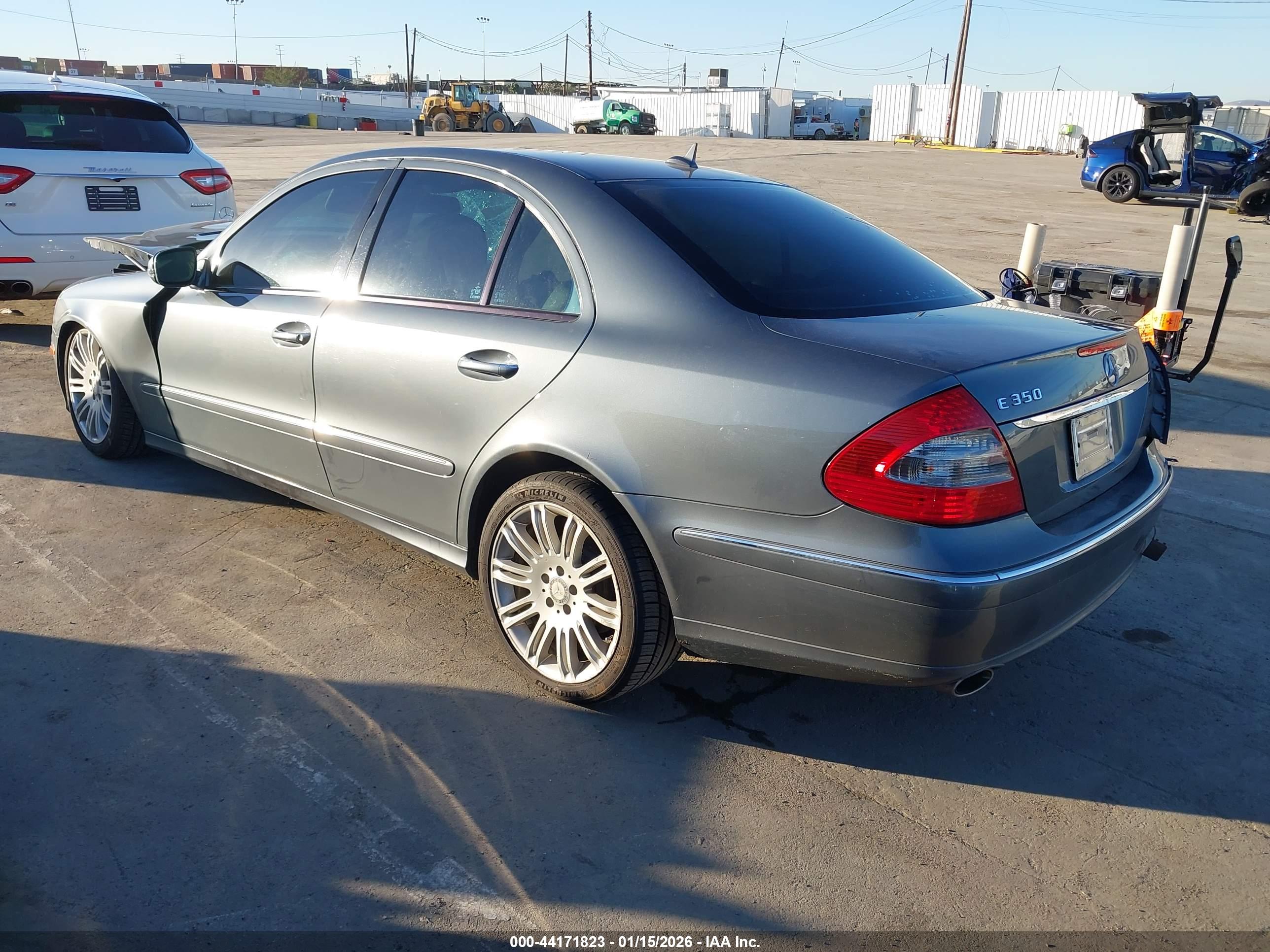 MERCEDES-BENZ E image 3