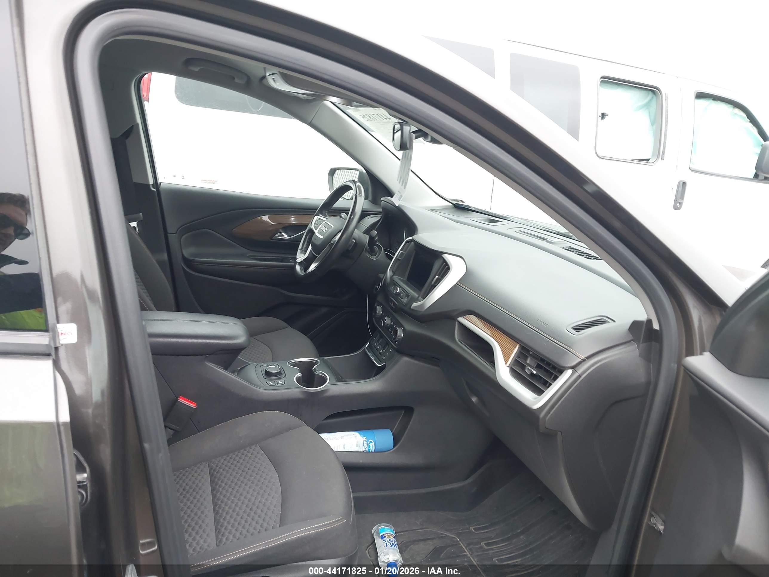 GMC TERRAIN image 5