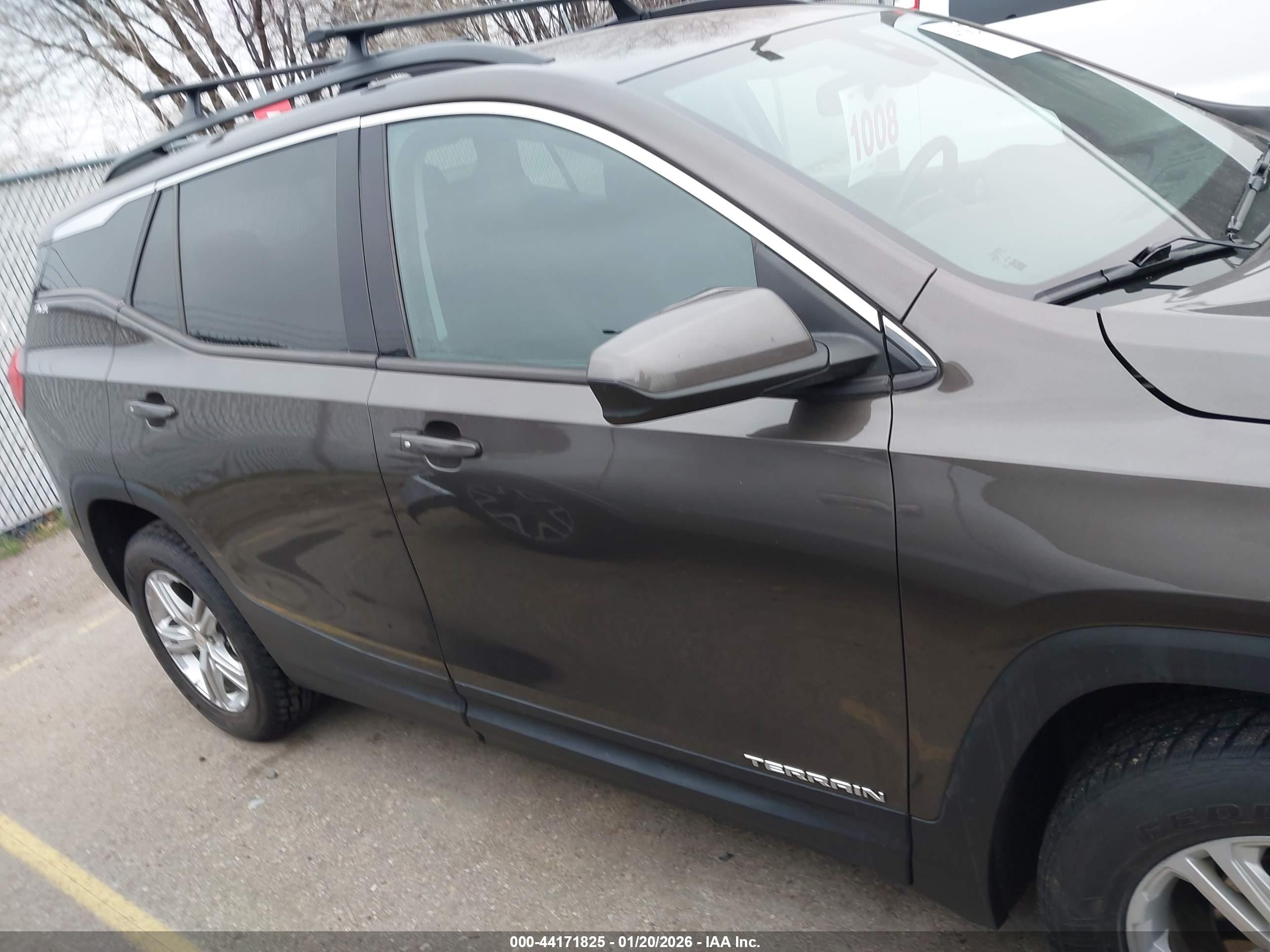 GMC TERRAIN image 6