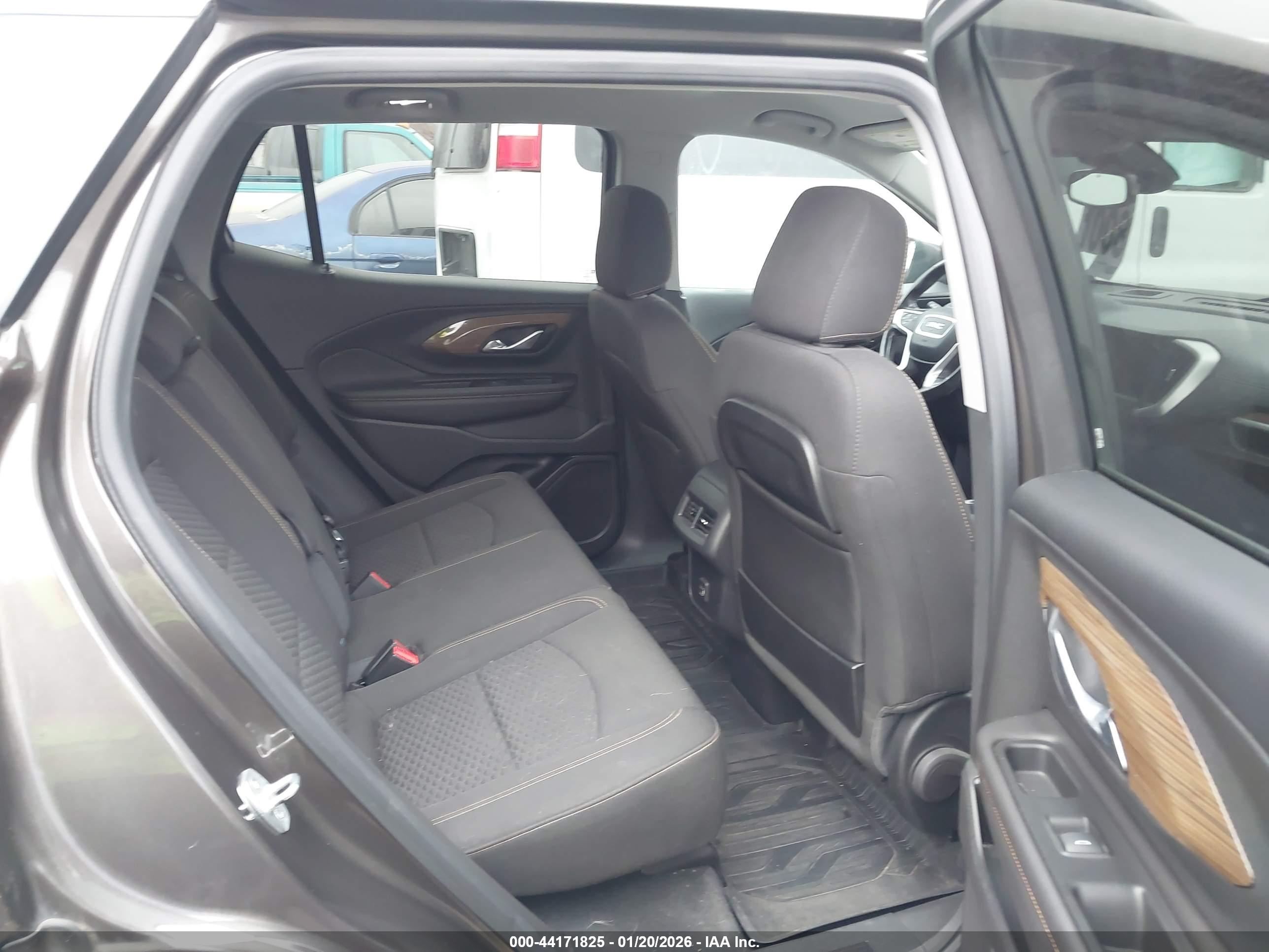 GMC TERRAIN image 8