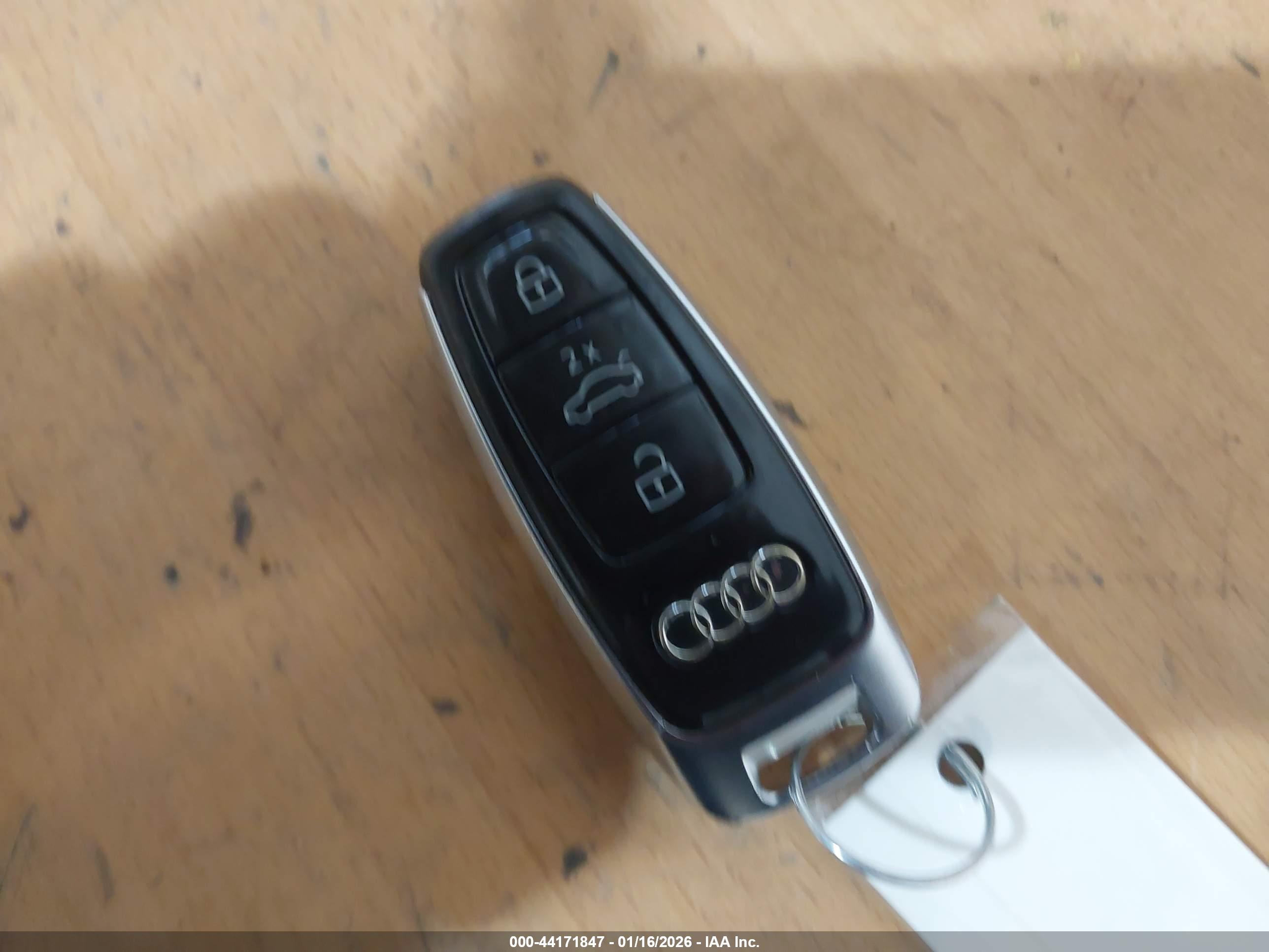 AUDI A8 image 11