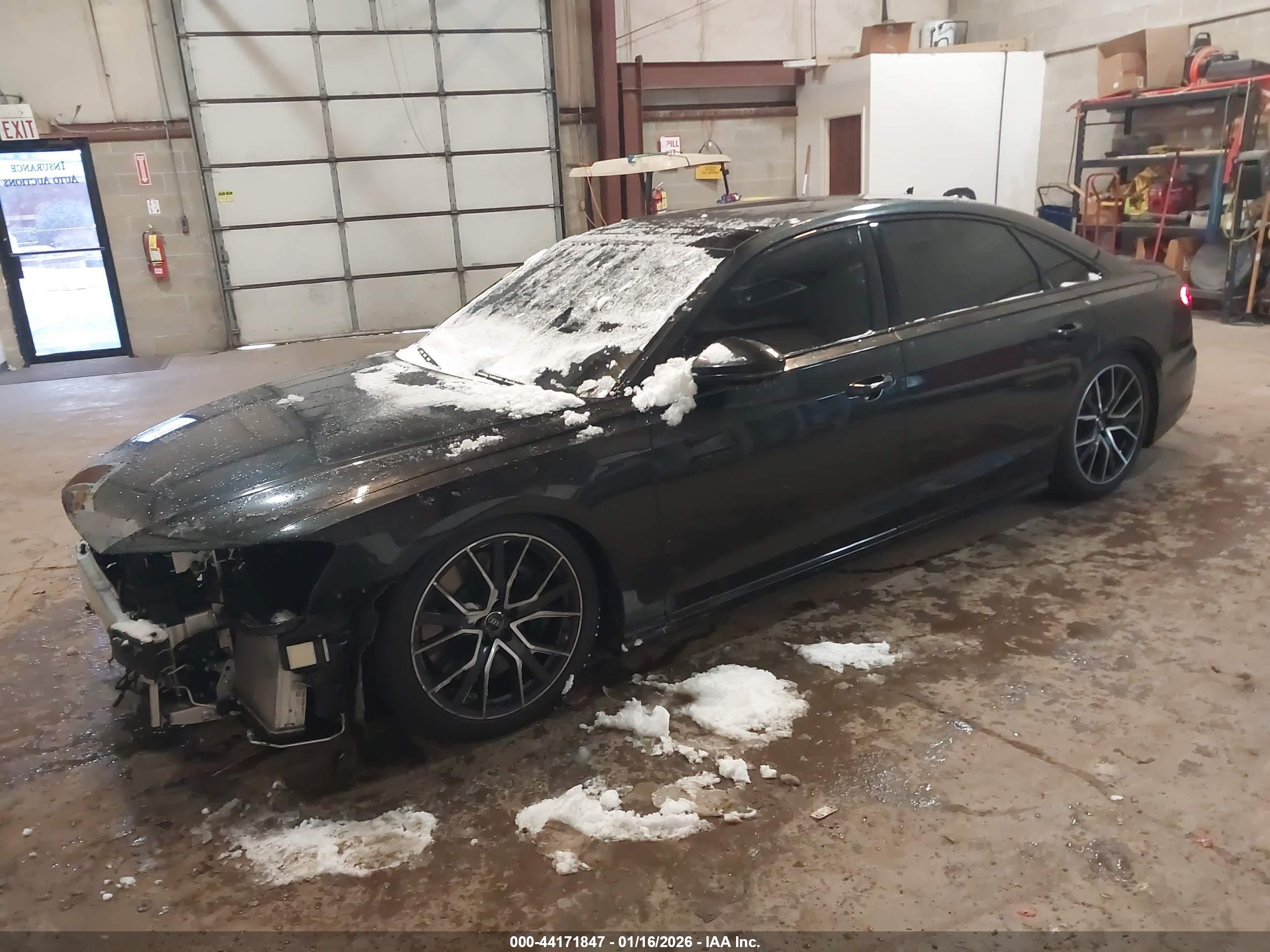 AUDI A8 image 2