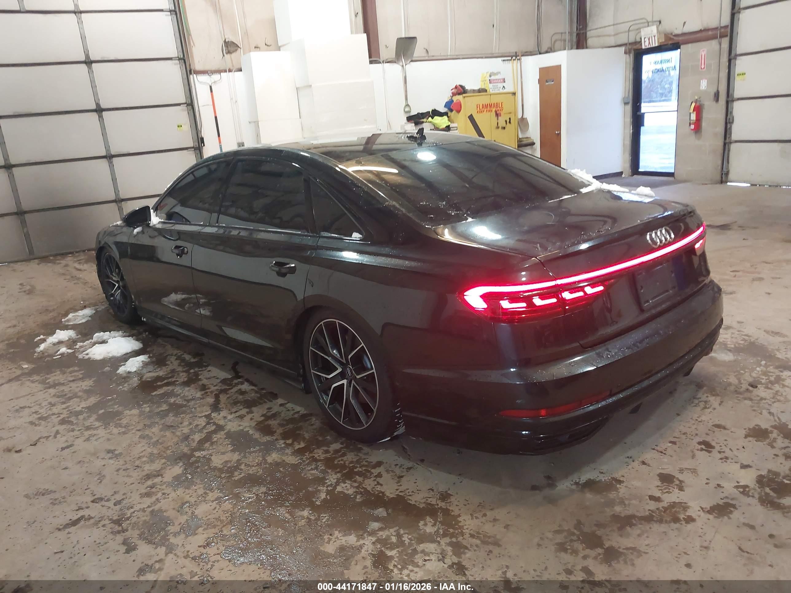 AUDI A8 image 3