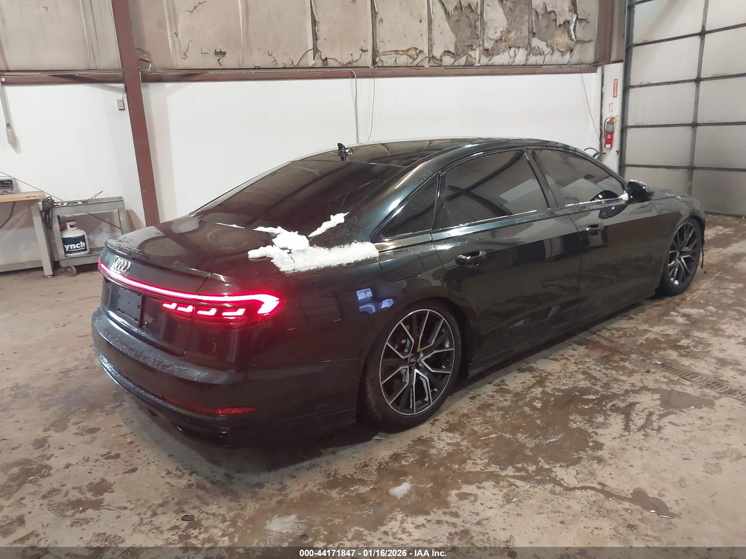AUDI A8 image 4