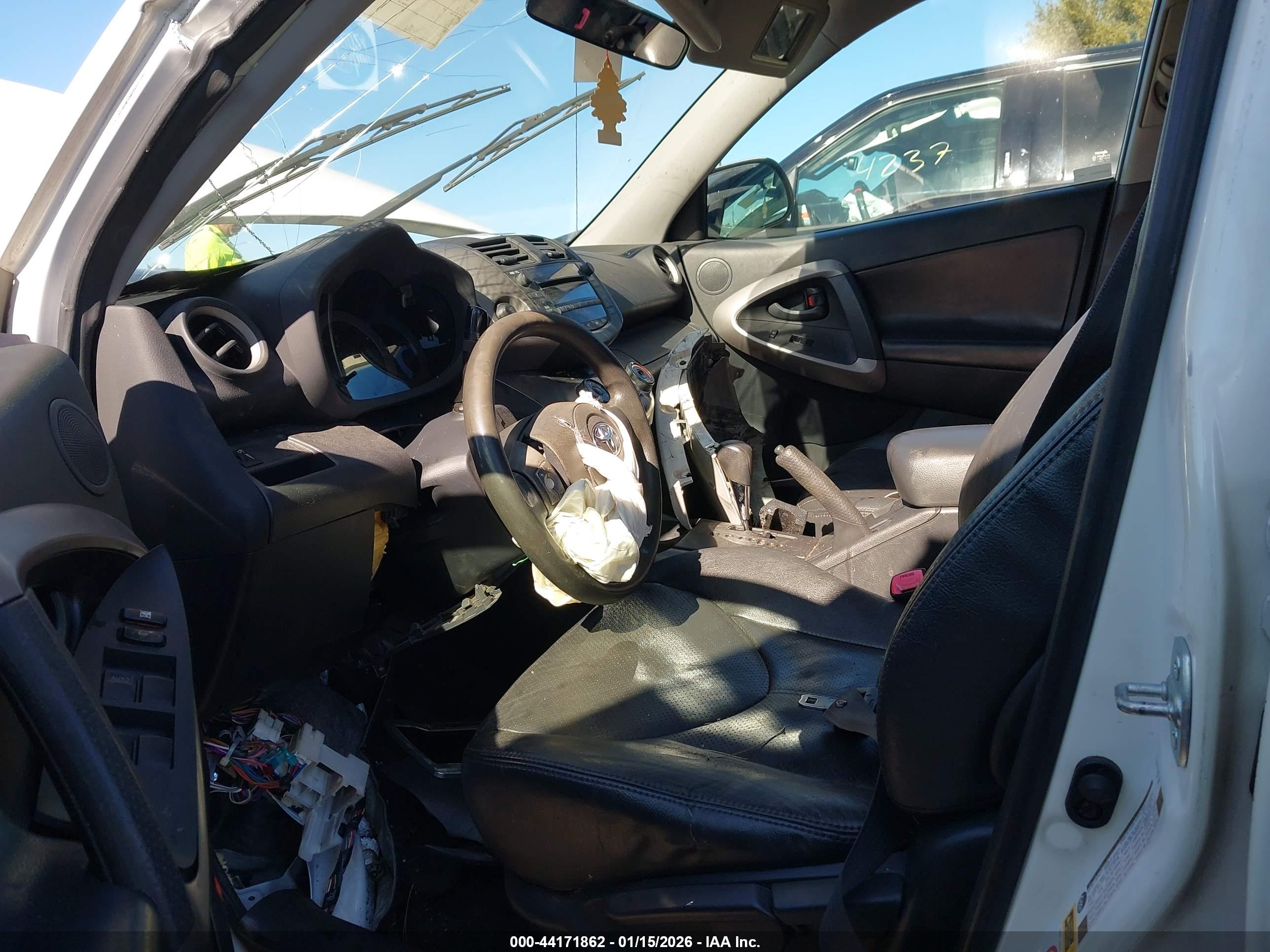 TOYOTA RAV4 image 5