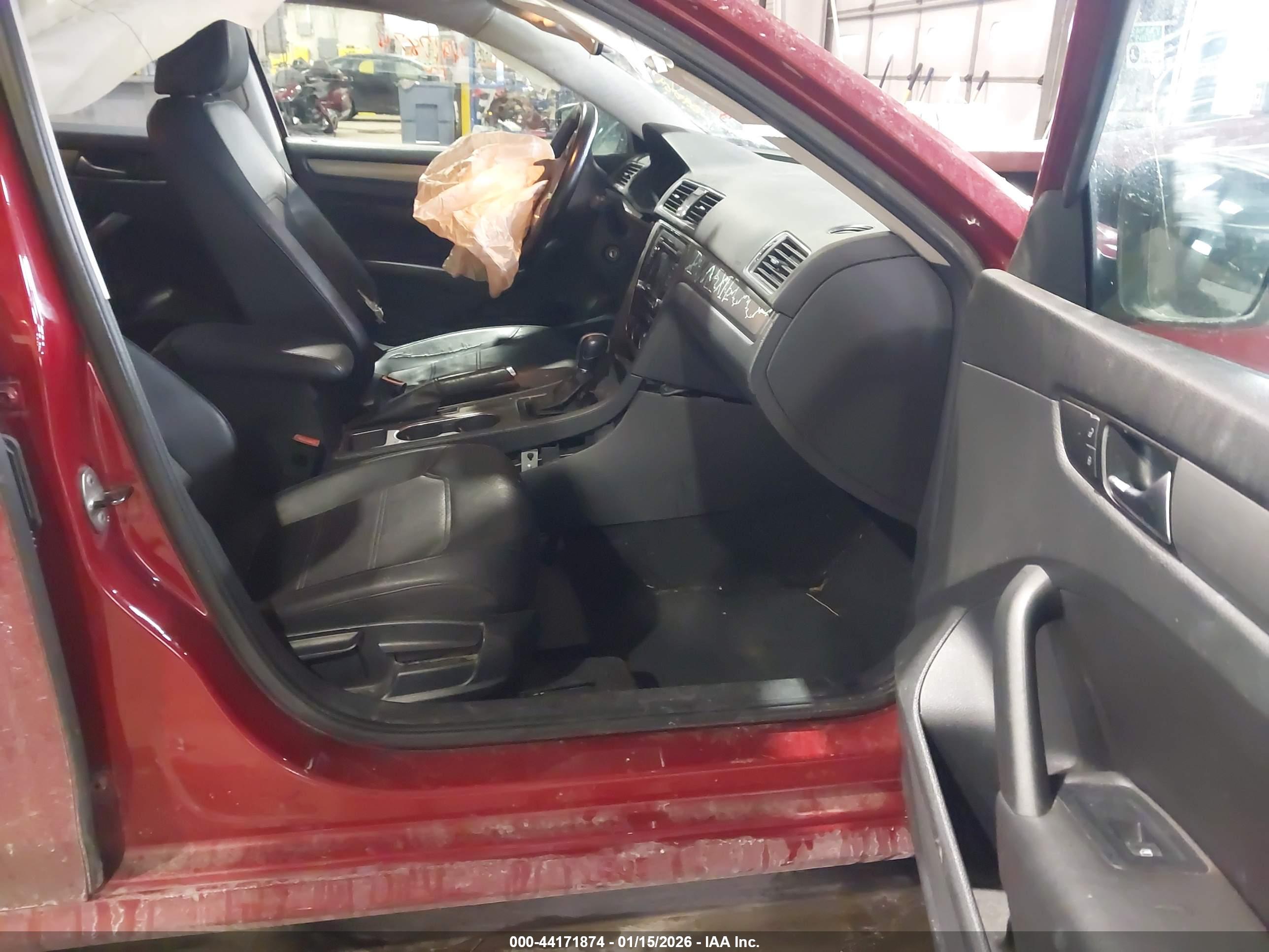 VOLKSWAGEN PASSAT image 5