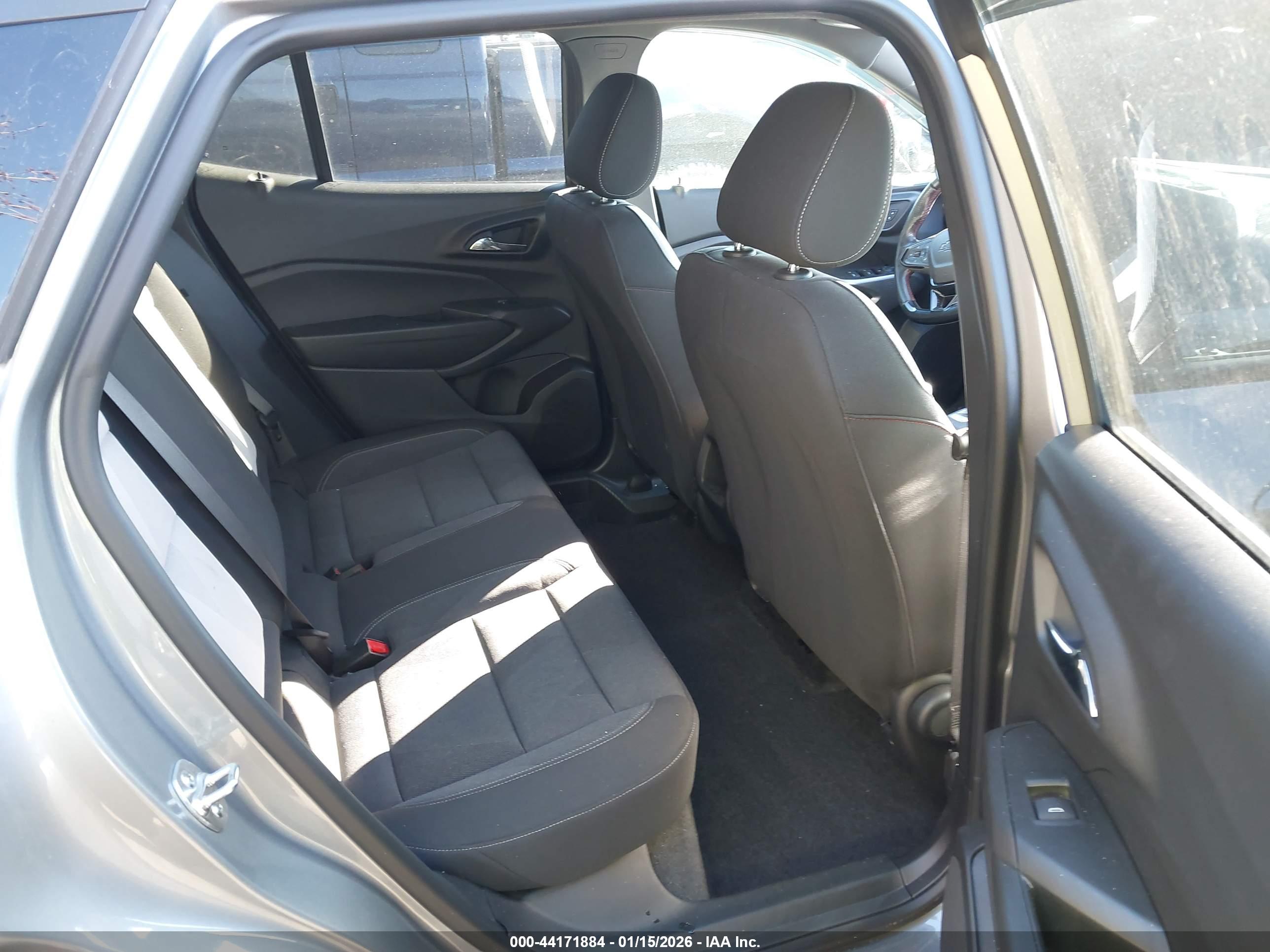 CHEVROLET TRAX image 8