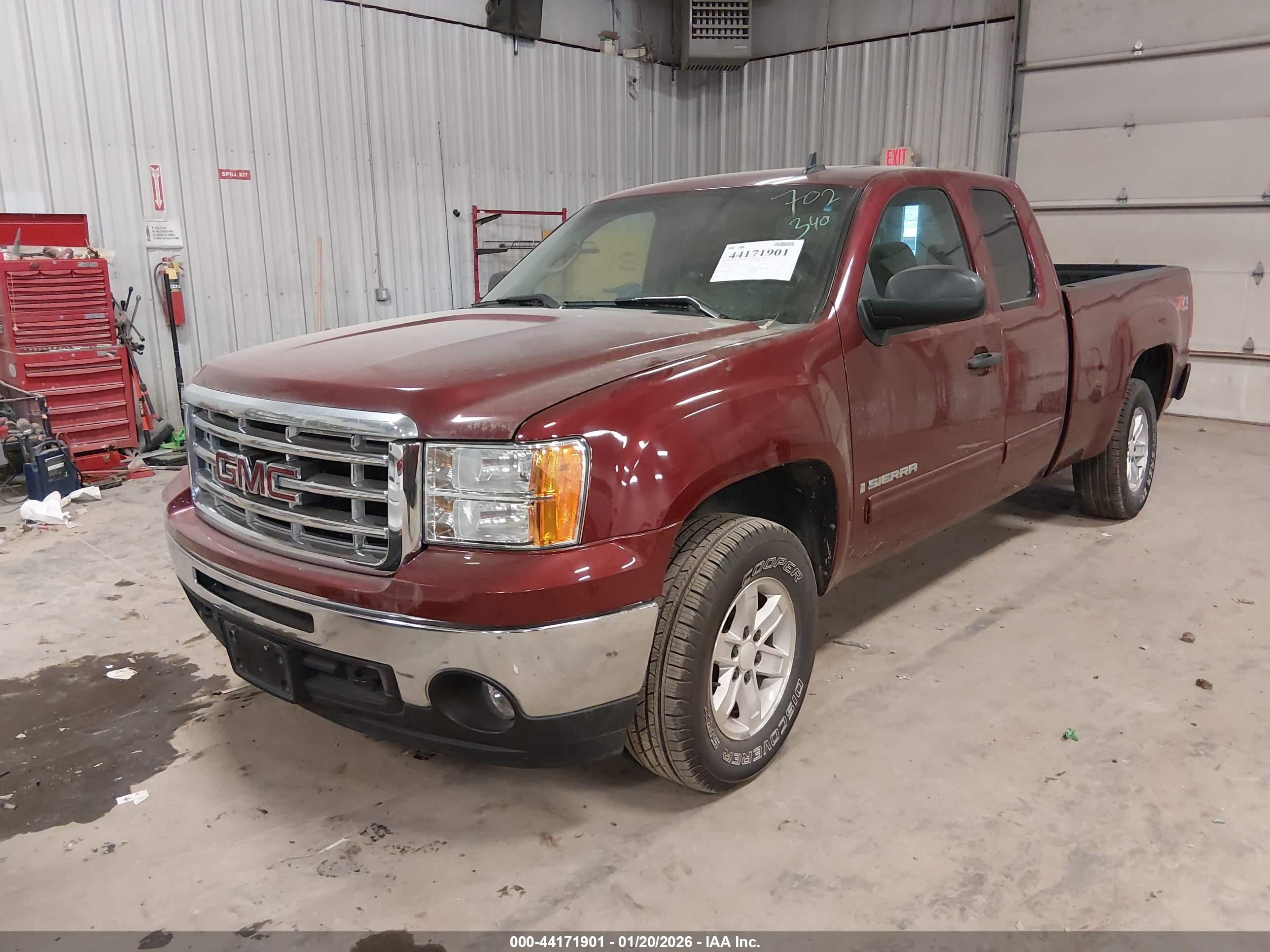 GMC SIERRA image 2