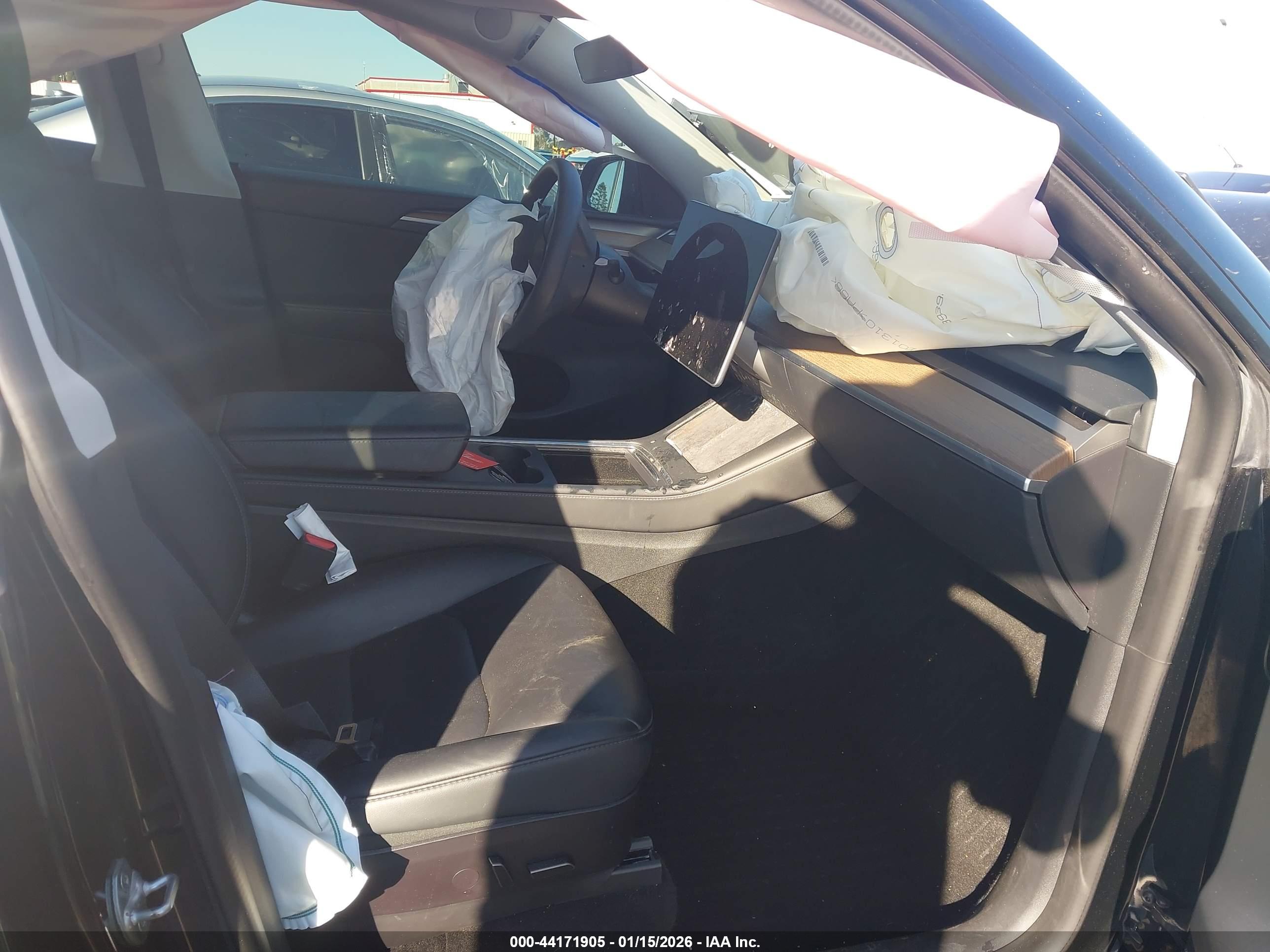 TESLA MODEL image 5