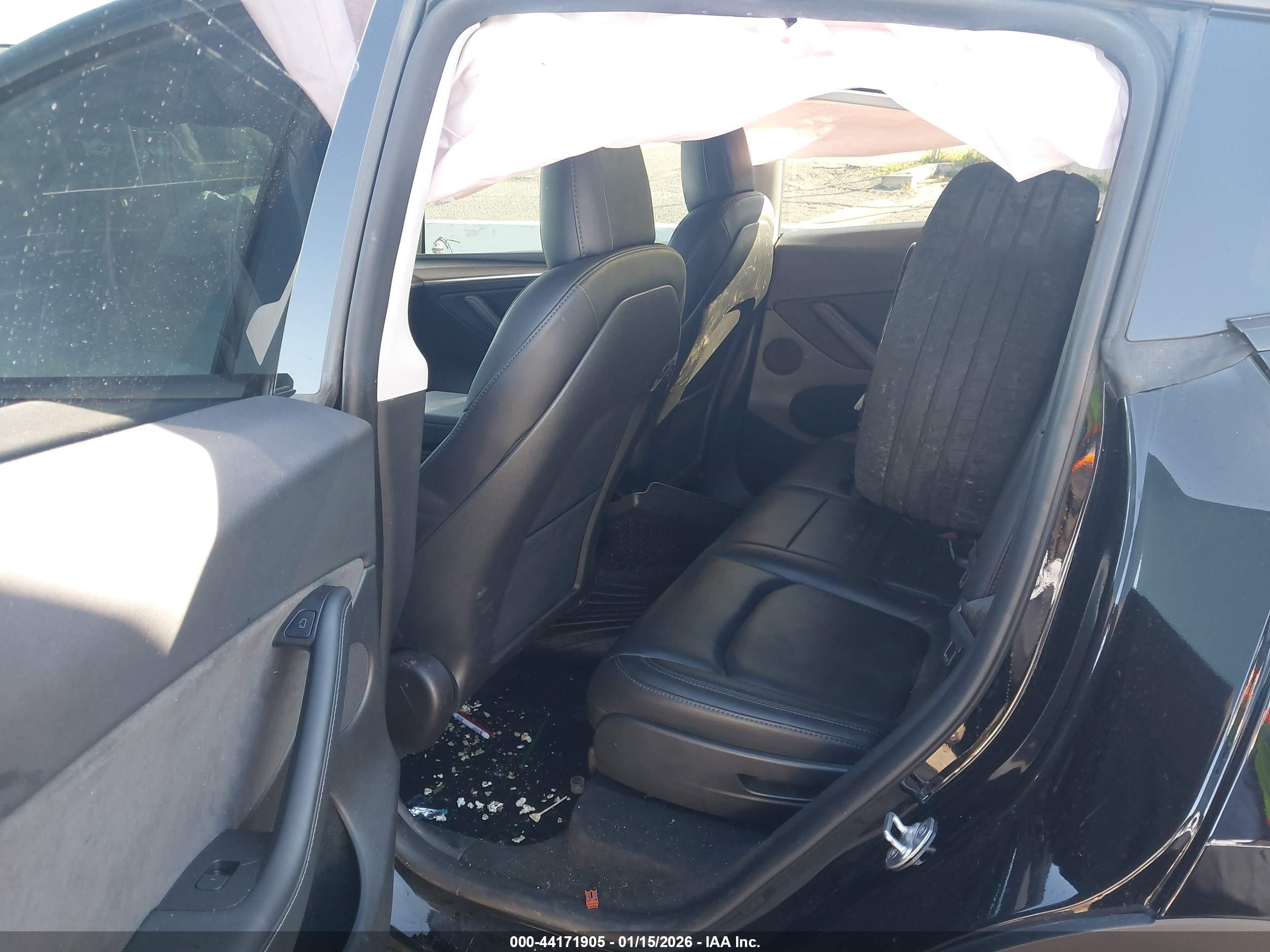 TESLA MODEL image 8