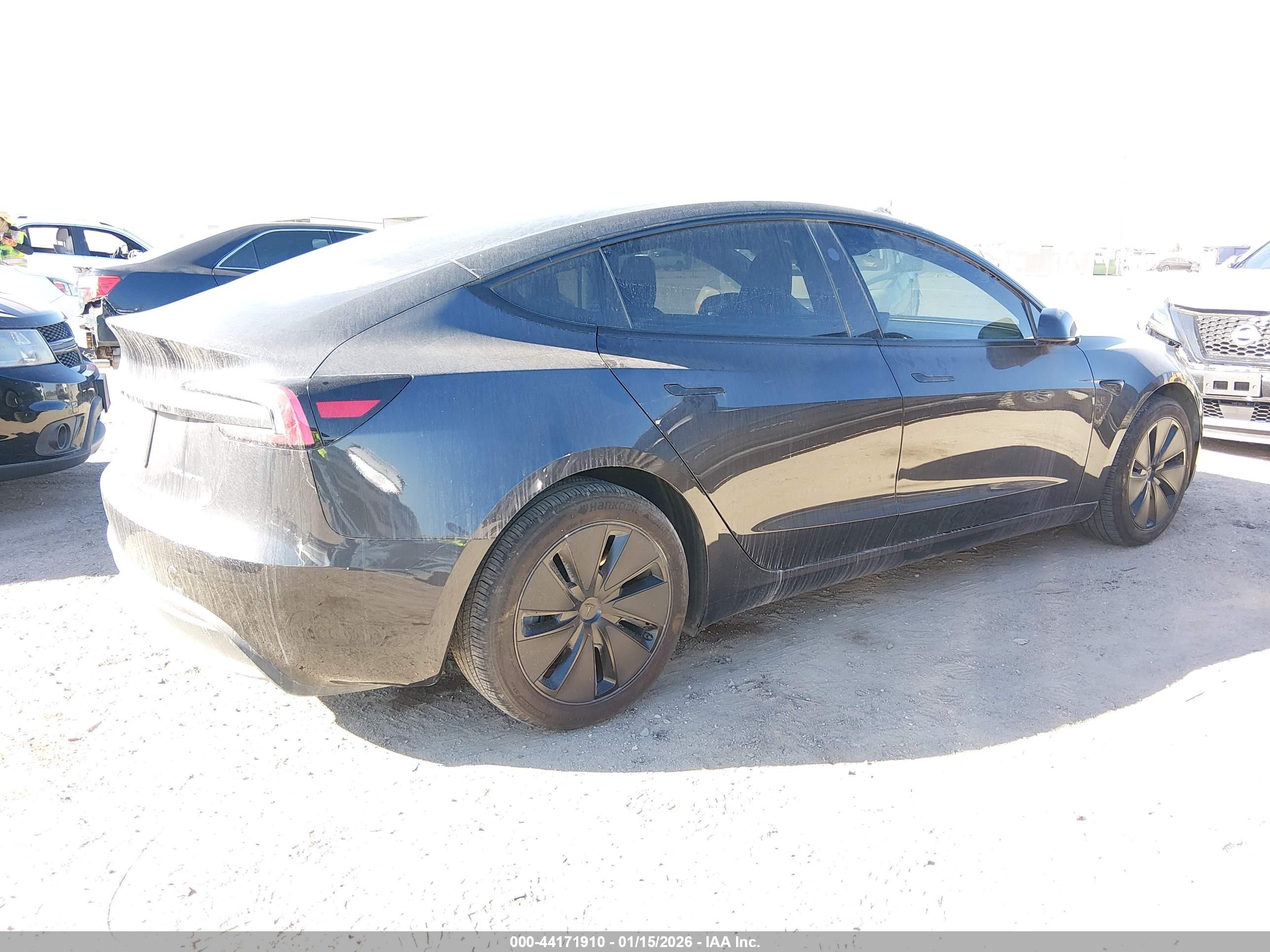 TESLA MODEL image 4