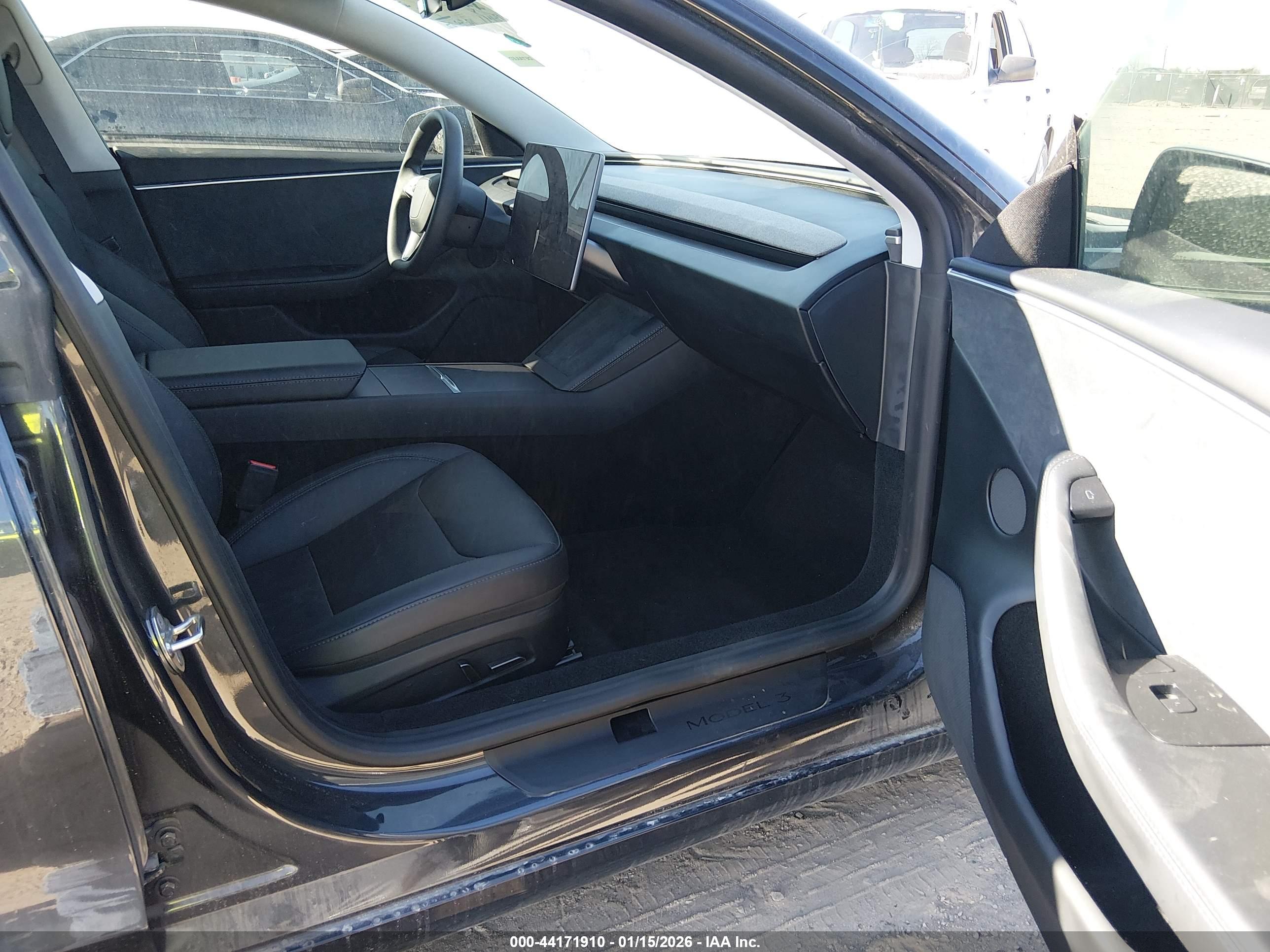 TESLA MODEL image 5