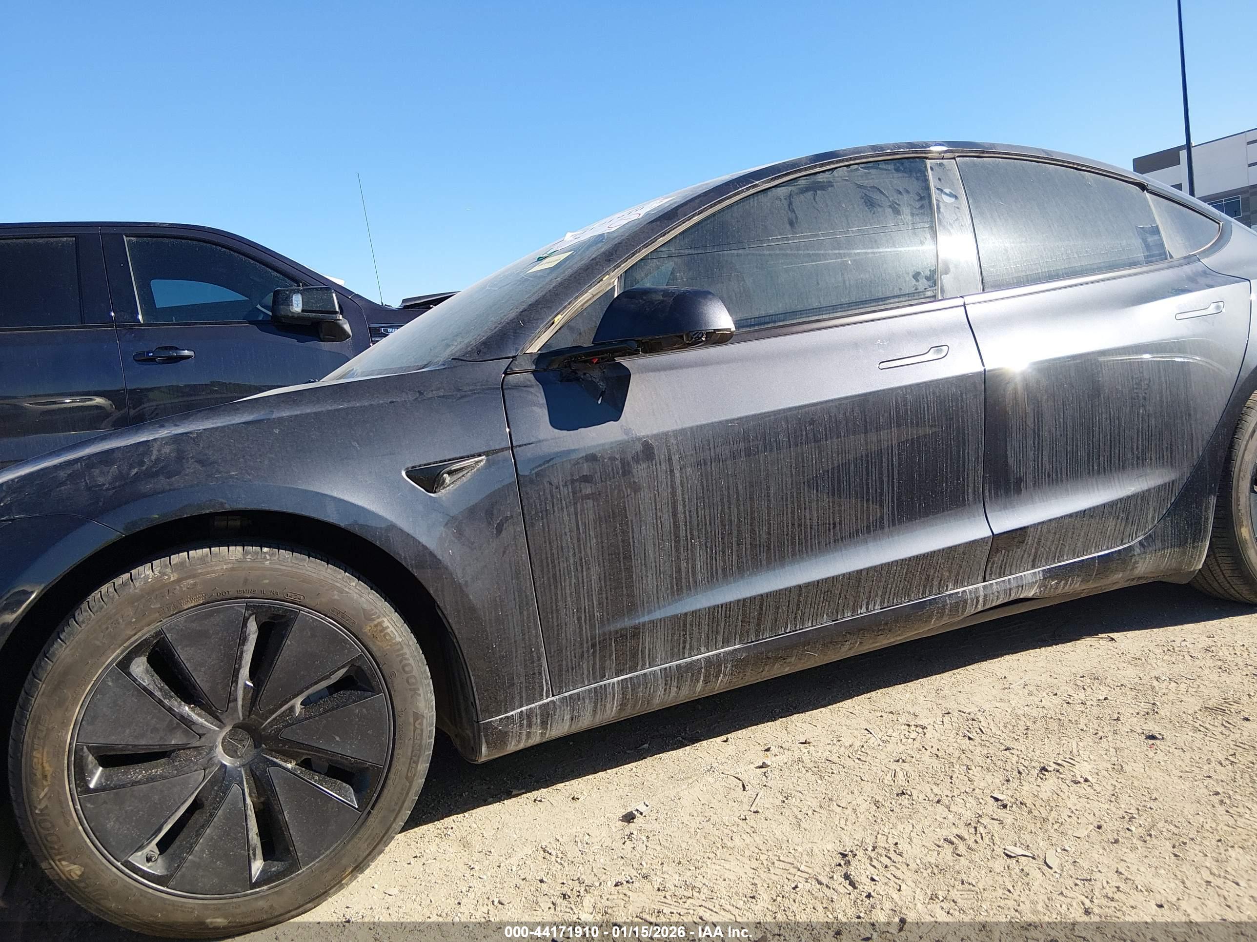 TESLA MODEL image 6