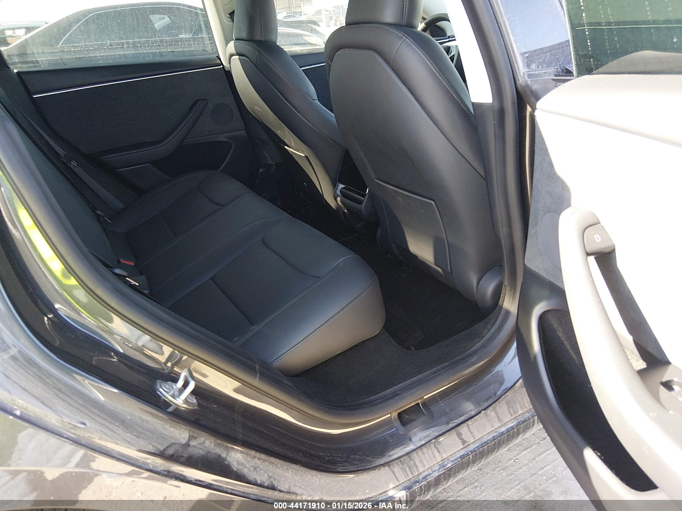 TESLA MODEL image 8