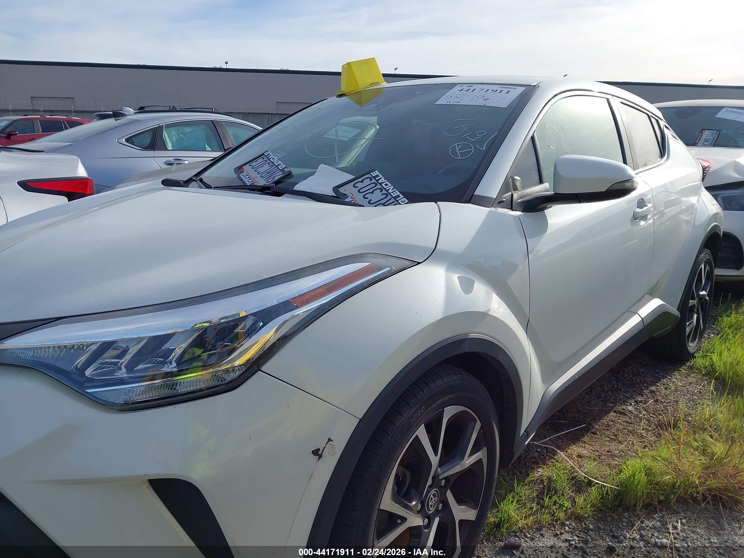 TOYOTA C-HR image 2