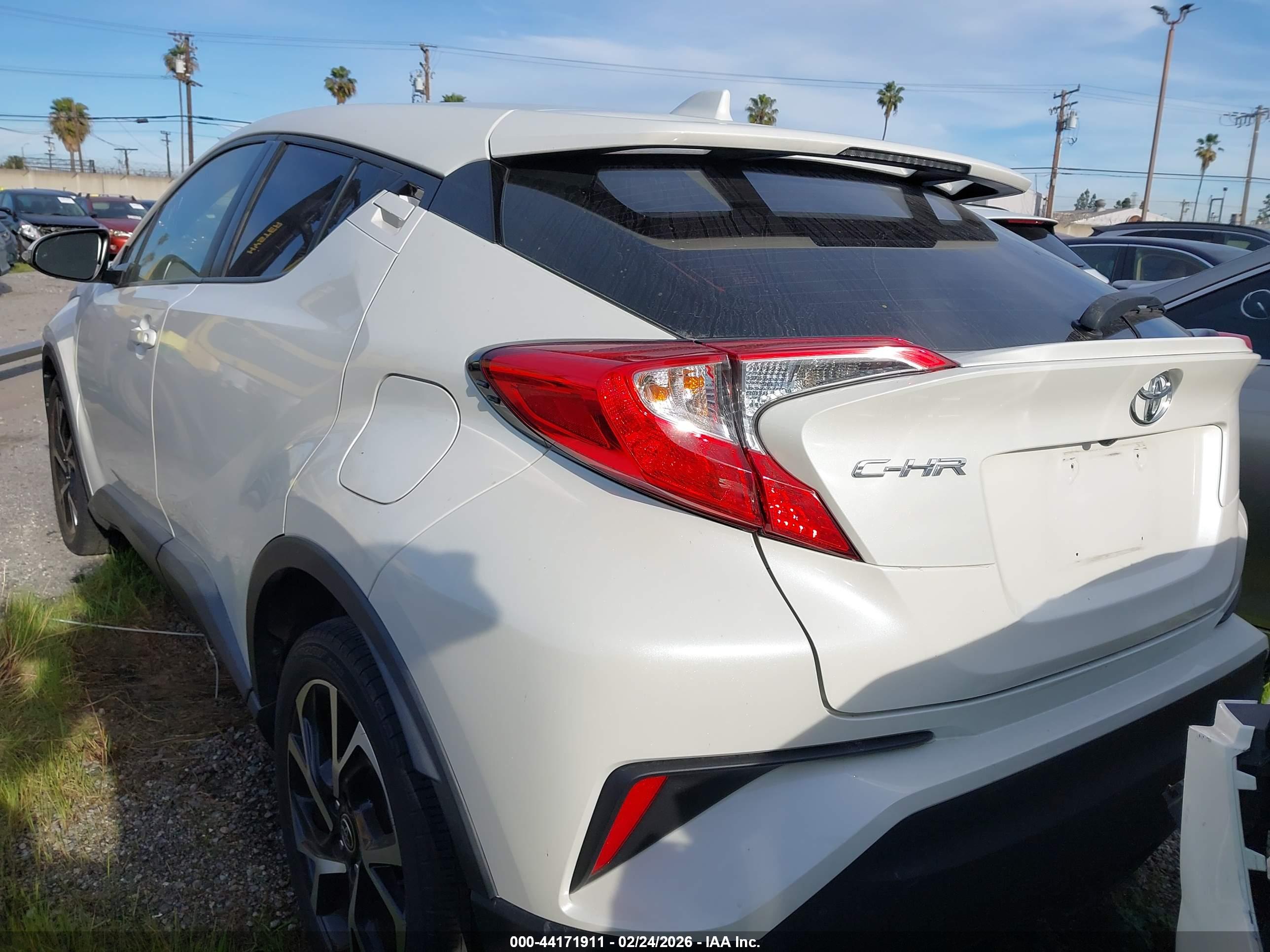 TOYOTA C-HR image 3
