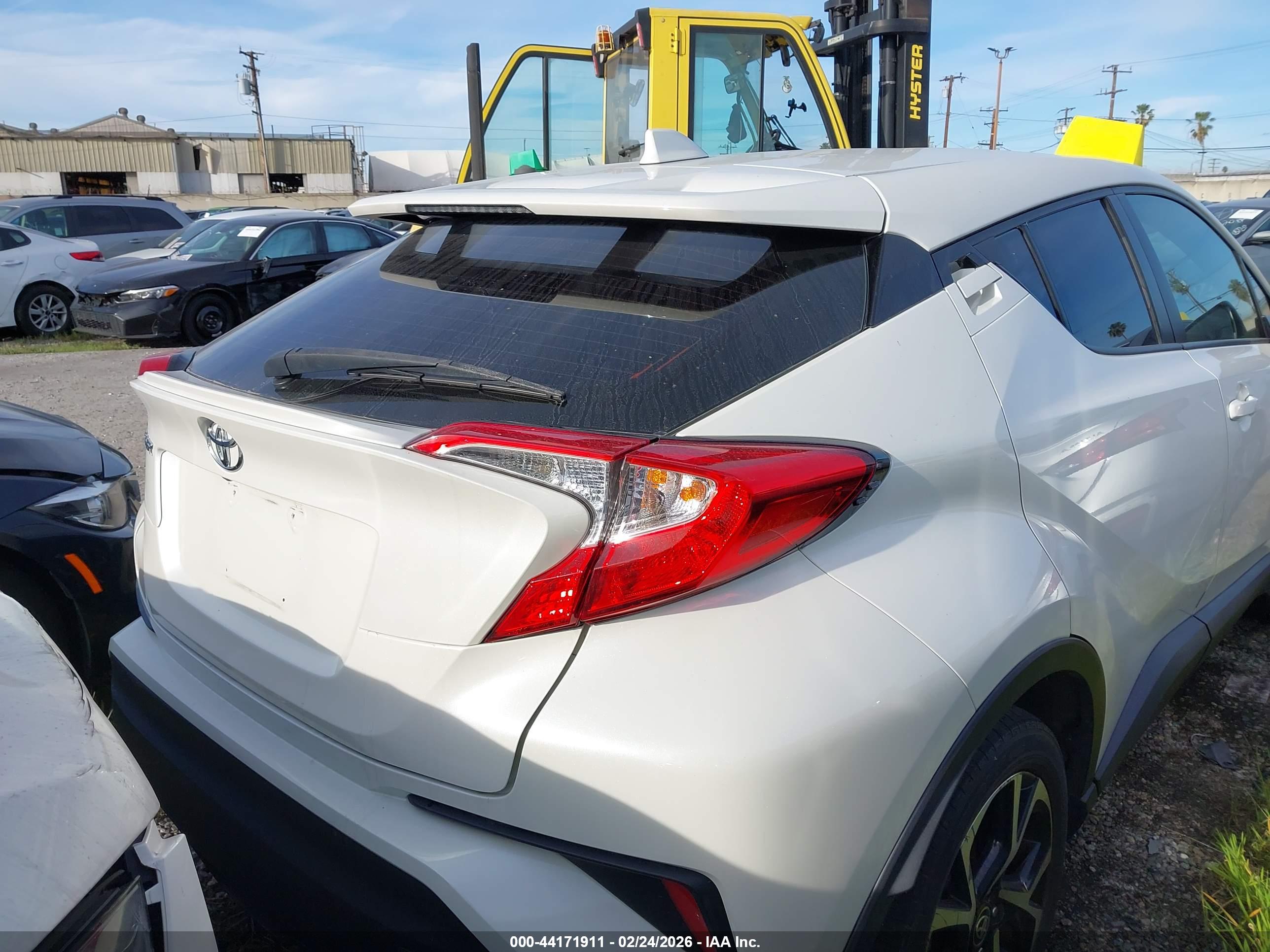 TOYOTA C-HR image 4