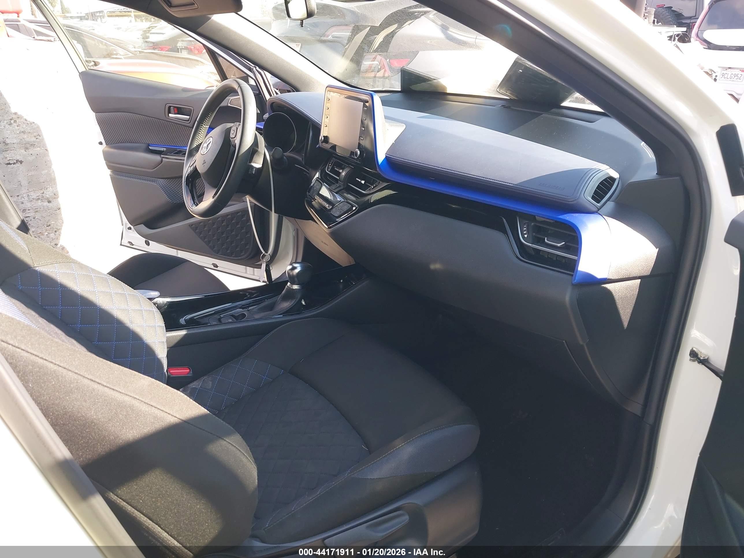 TOYOTA C-HR image 5