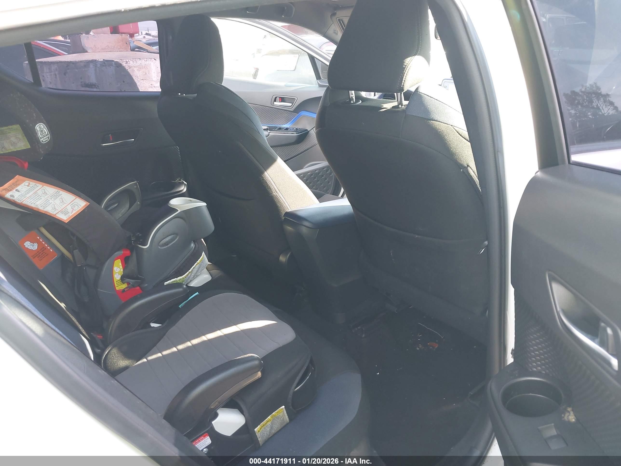 TOYOTA C-HR image 8