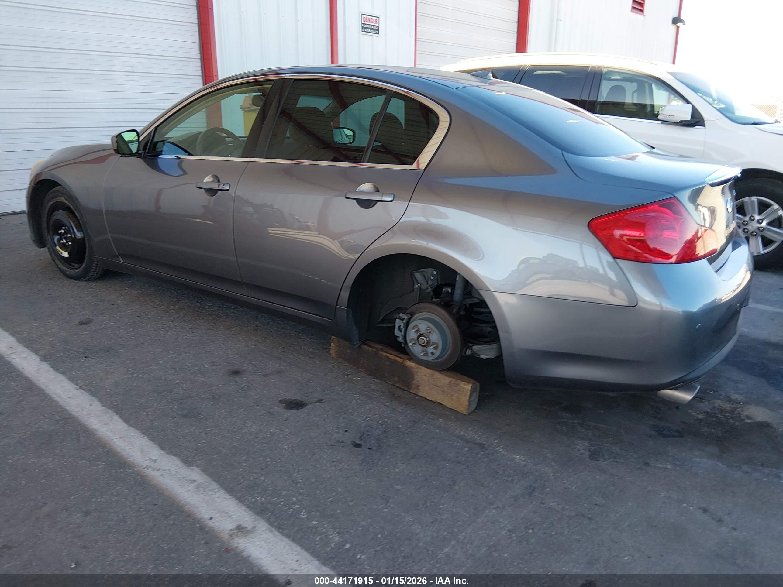 INFINITI G37 image 3