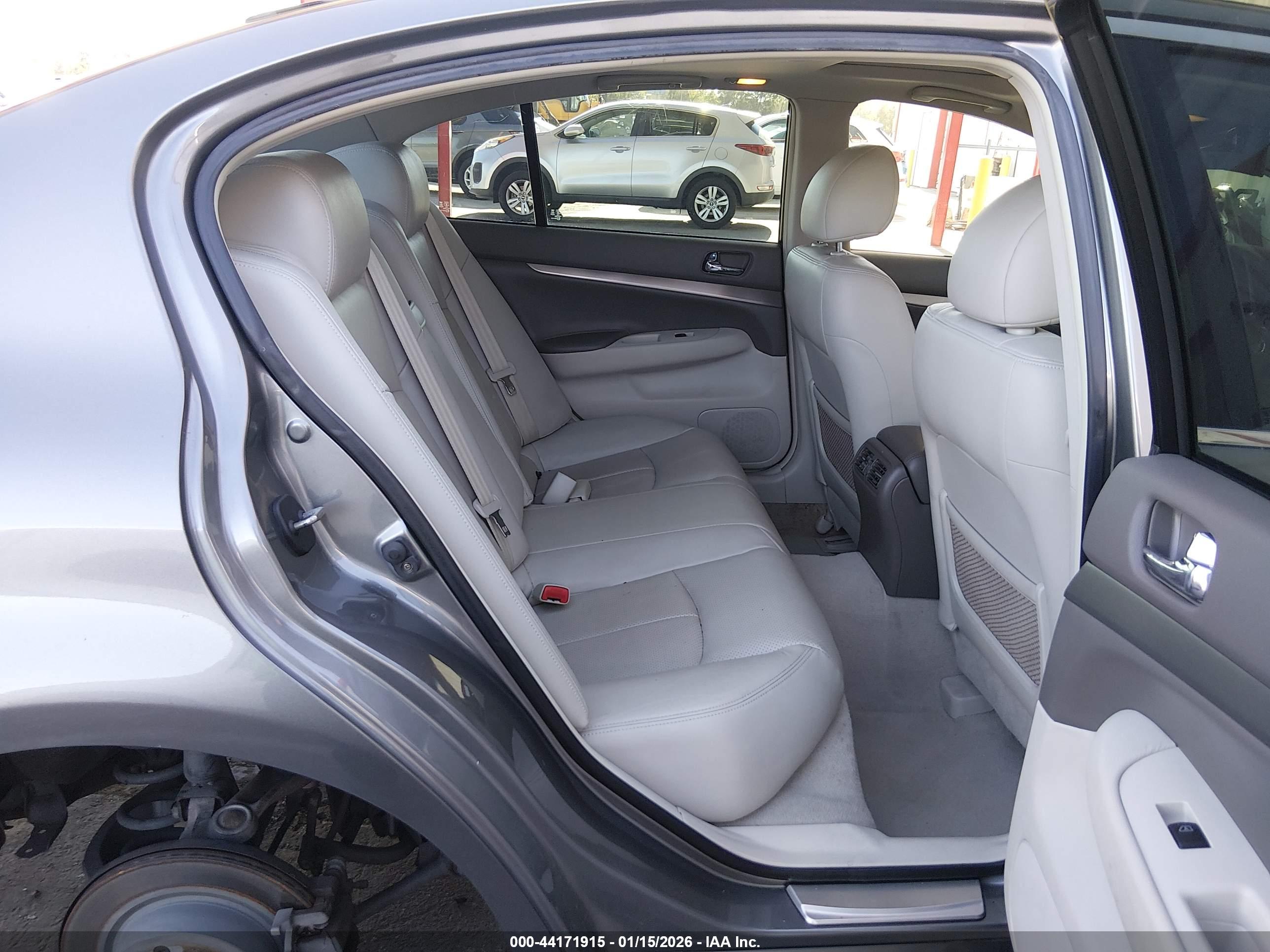 INFINITI G37 image 8