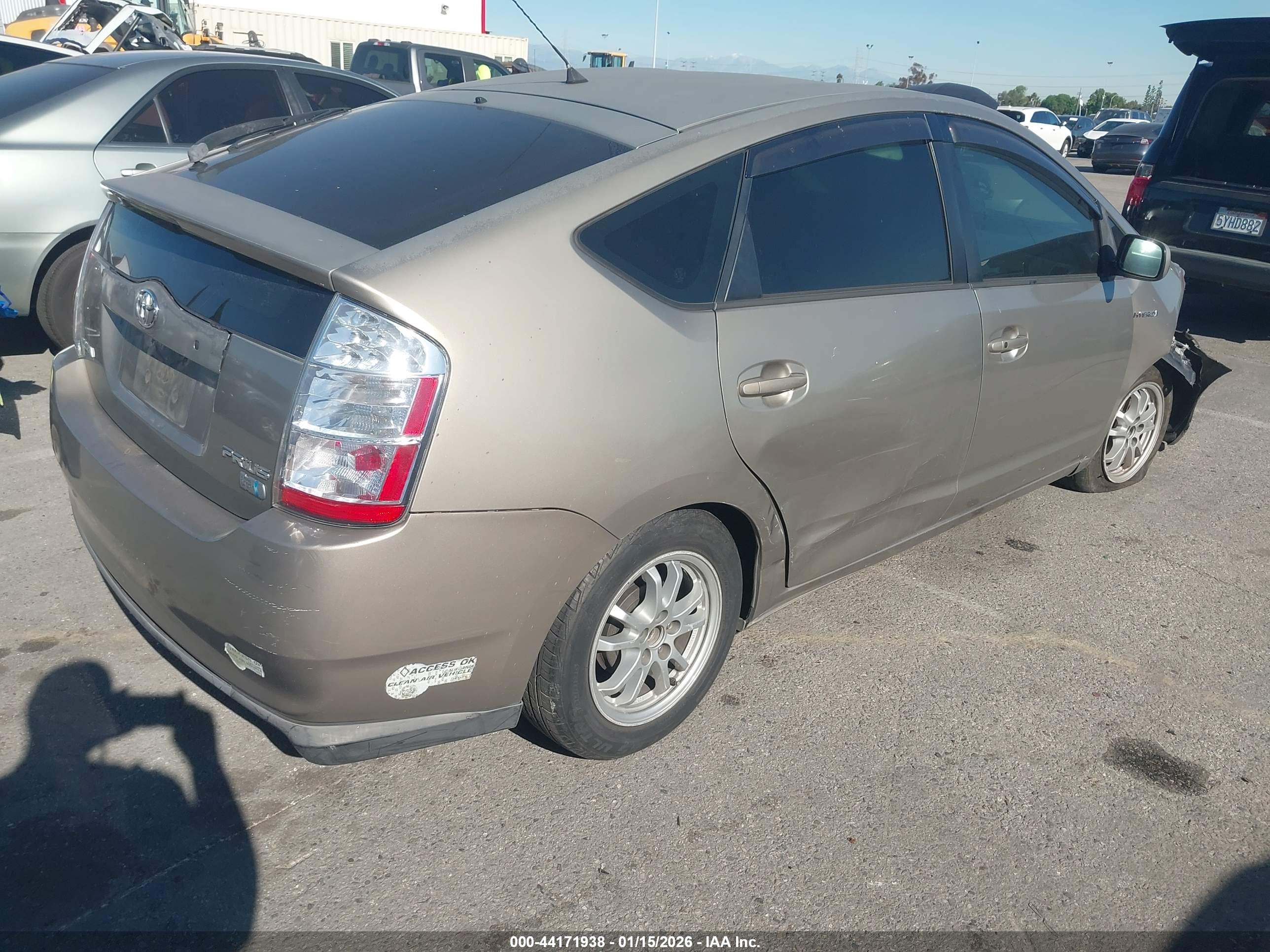 TOYOTA PRIUS image 4