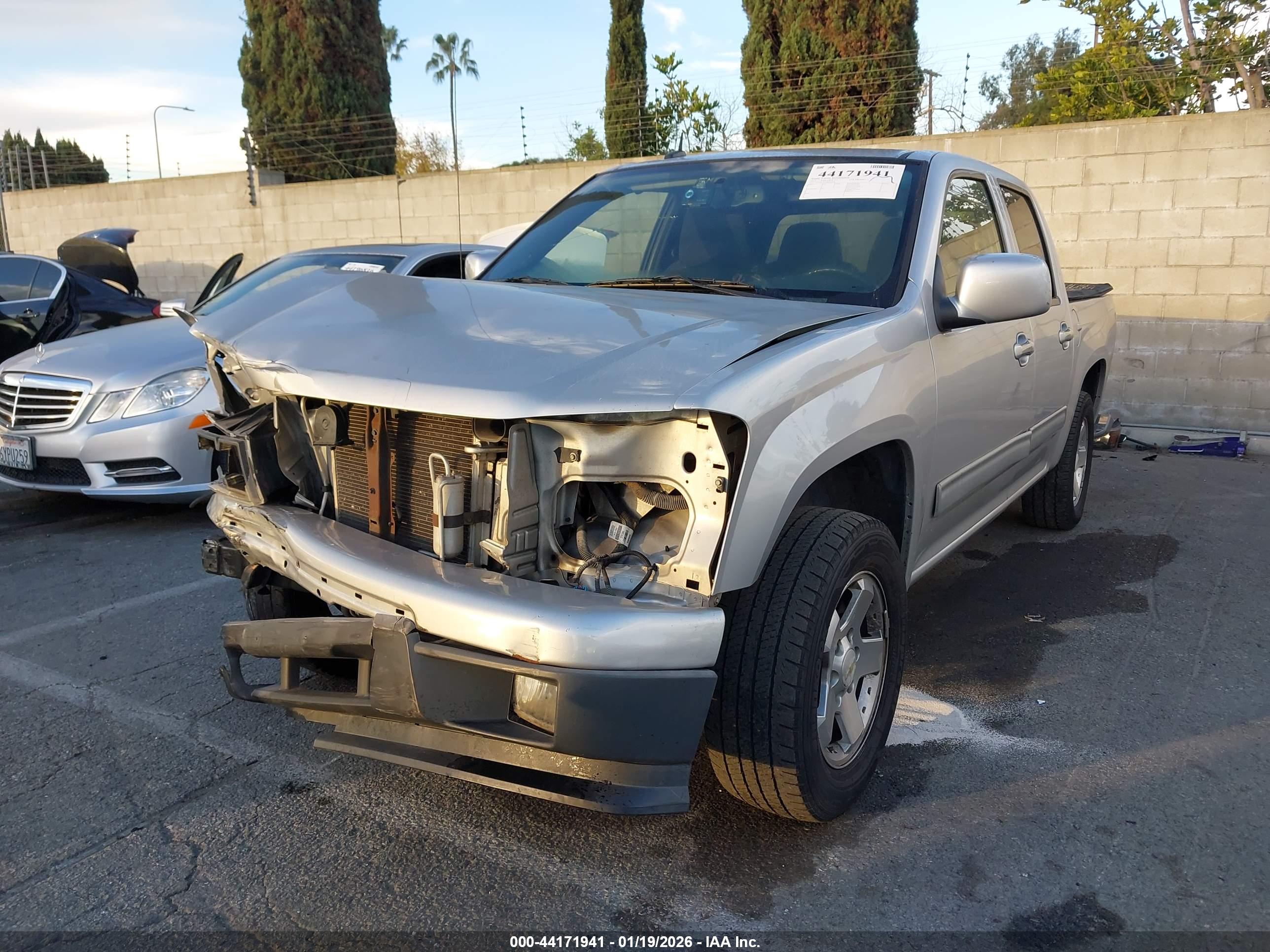 CHEVROLET COLORADO image 2