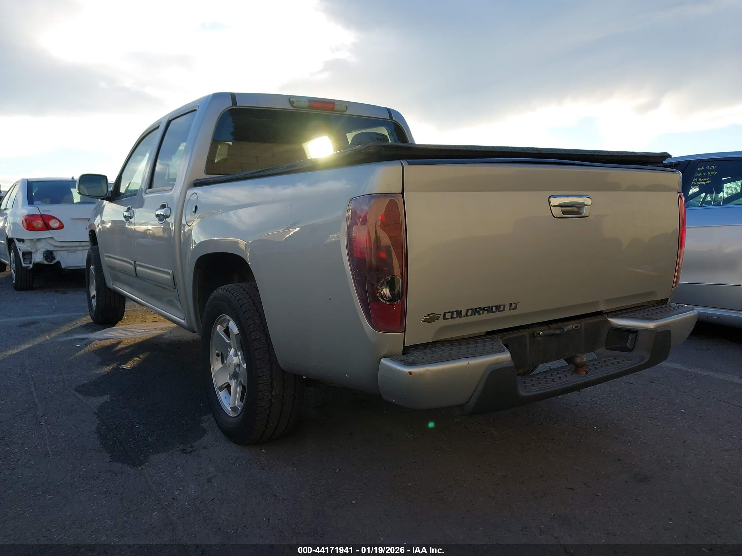 CHEVROLET COLORADO image 3