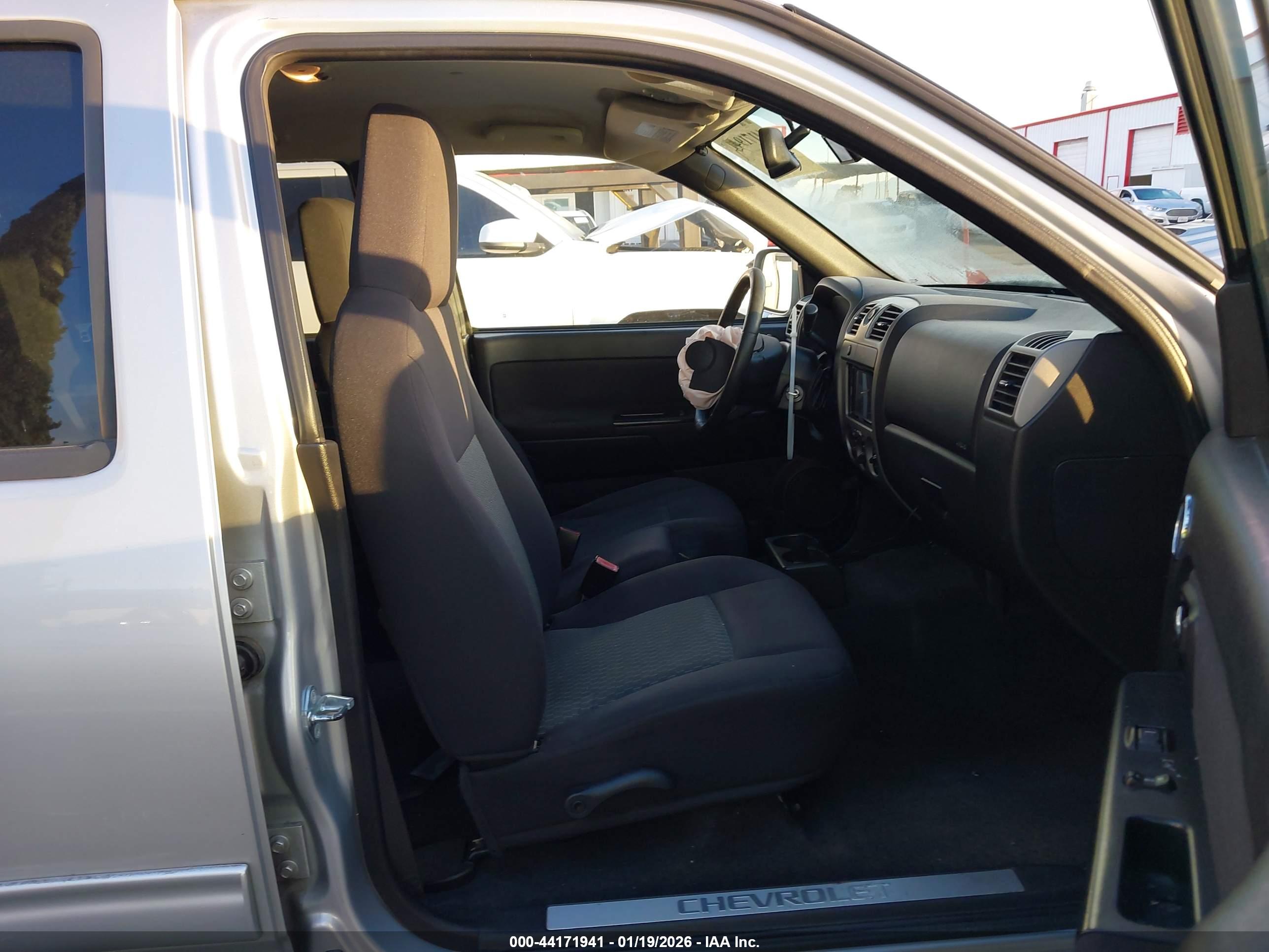CHEVROLET COLORADO image 5