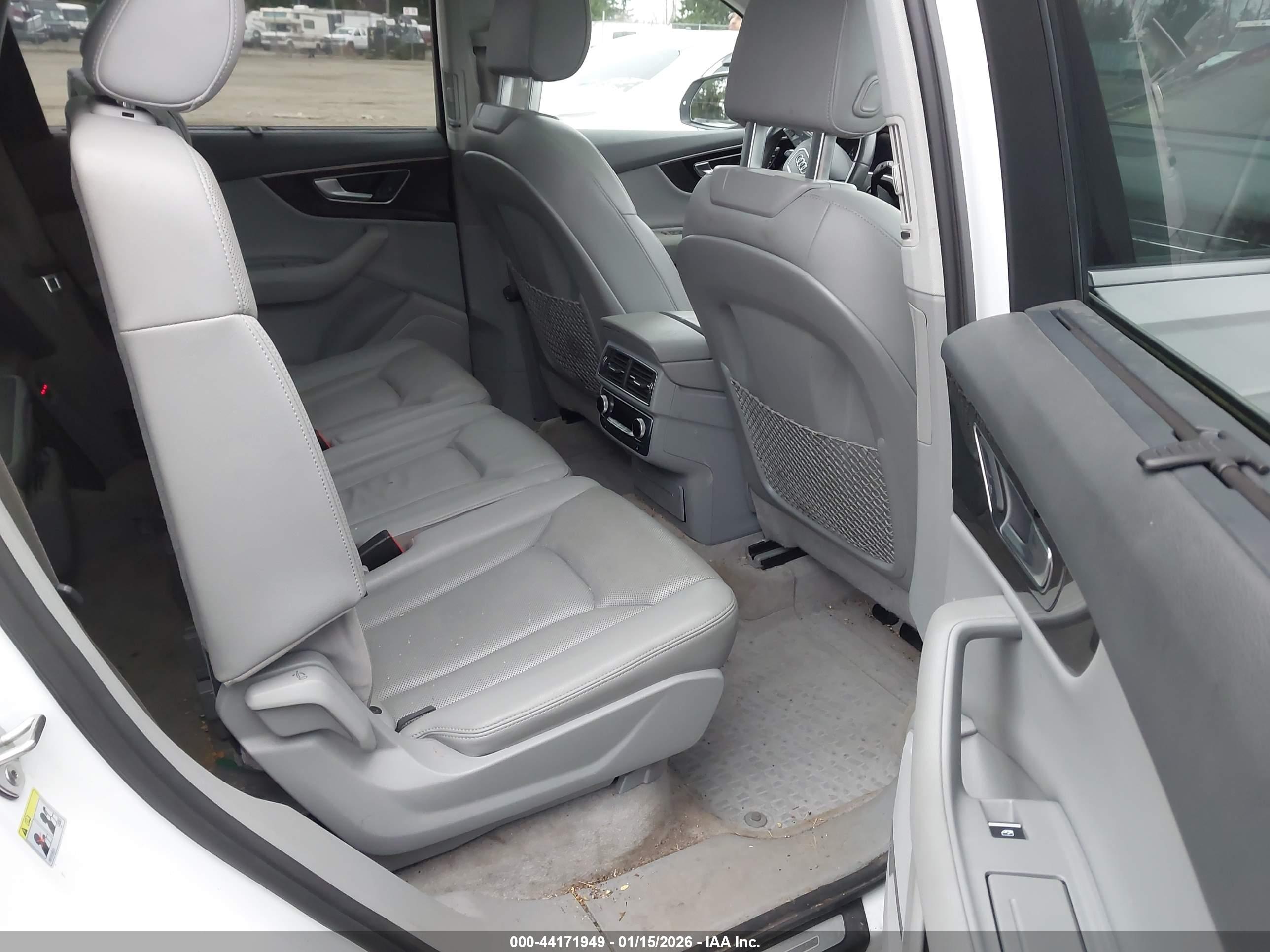 AUDI Q7 image 8