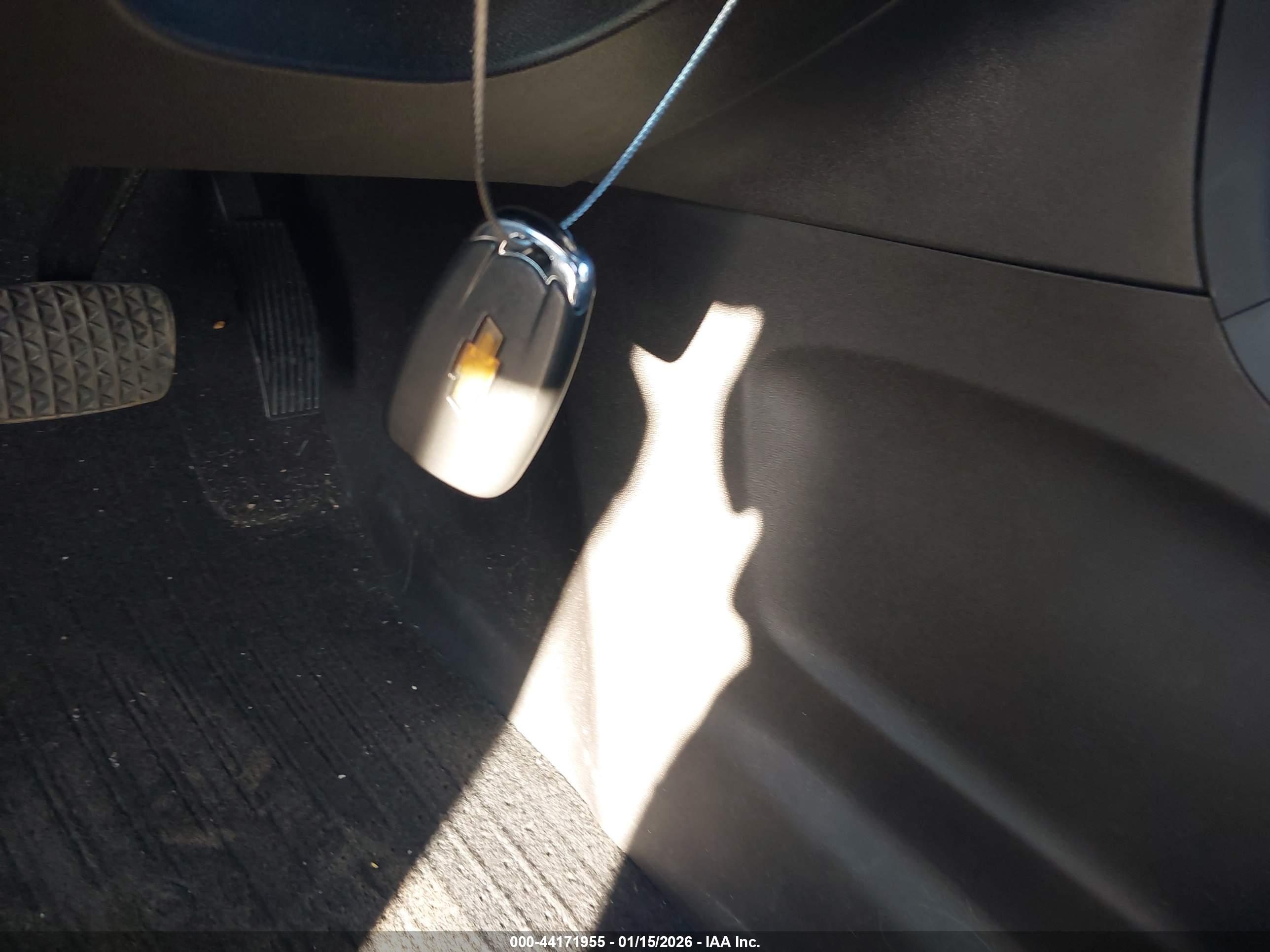 CHEVROLET EQUINOX image 11