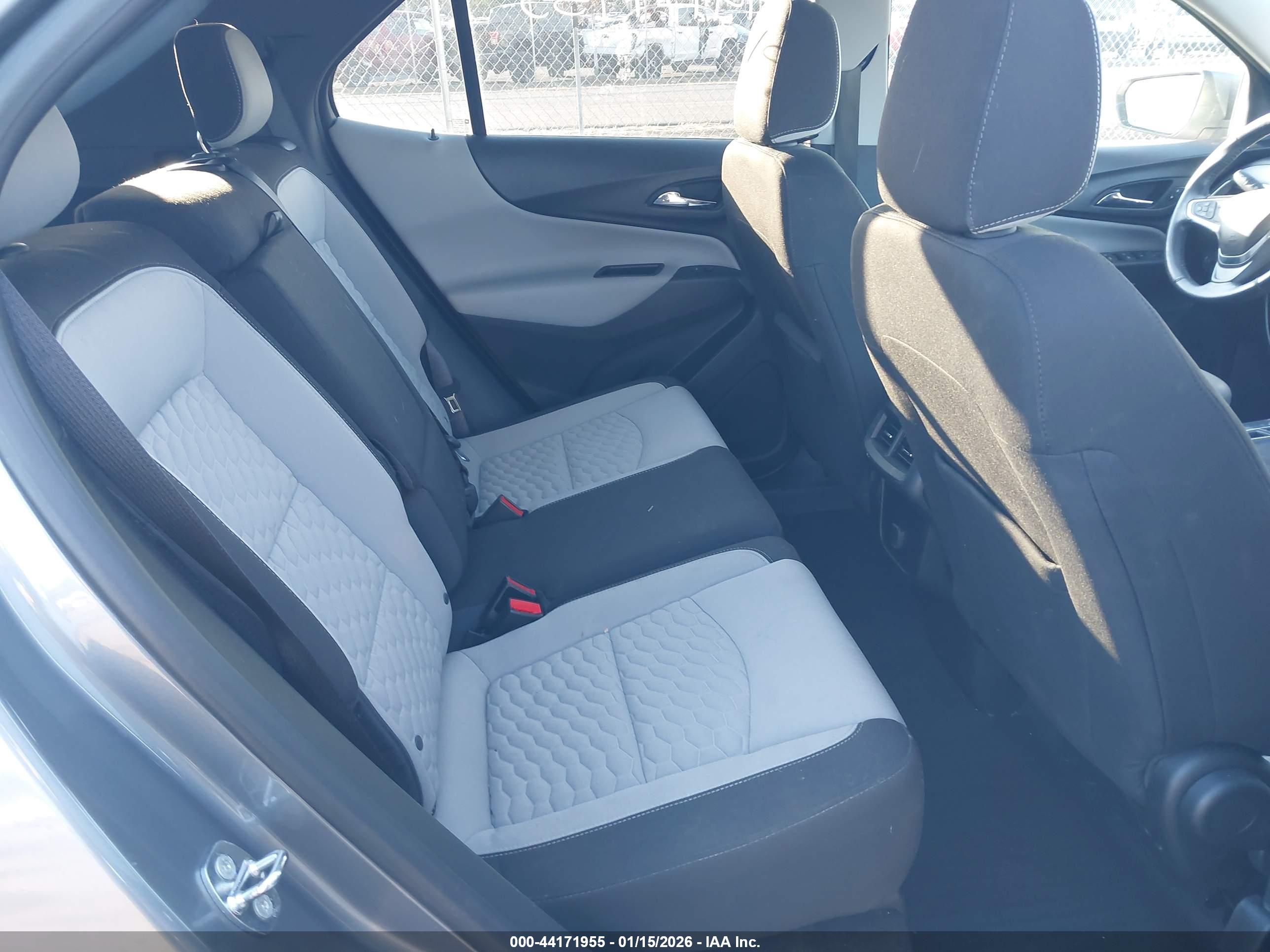 CHEVROLET EQUINOX image 8