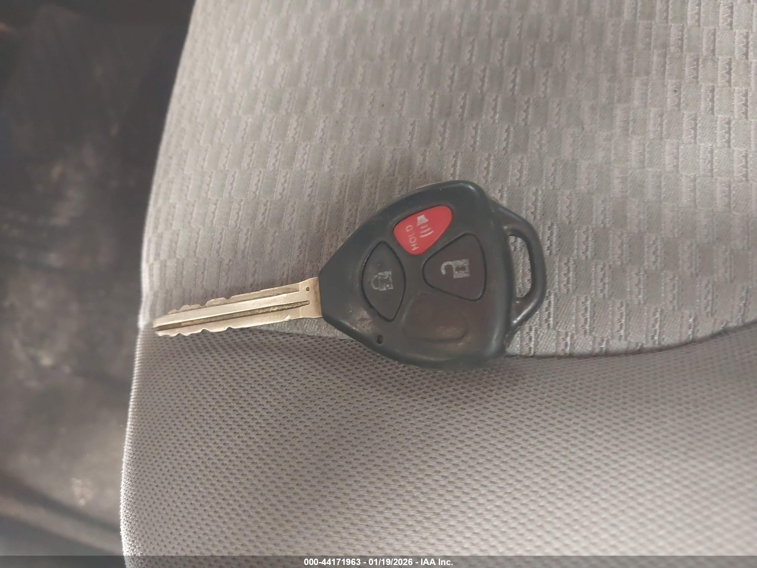 TOYOTA RAV4 image 11