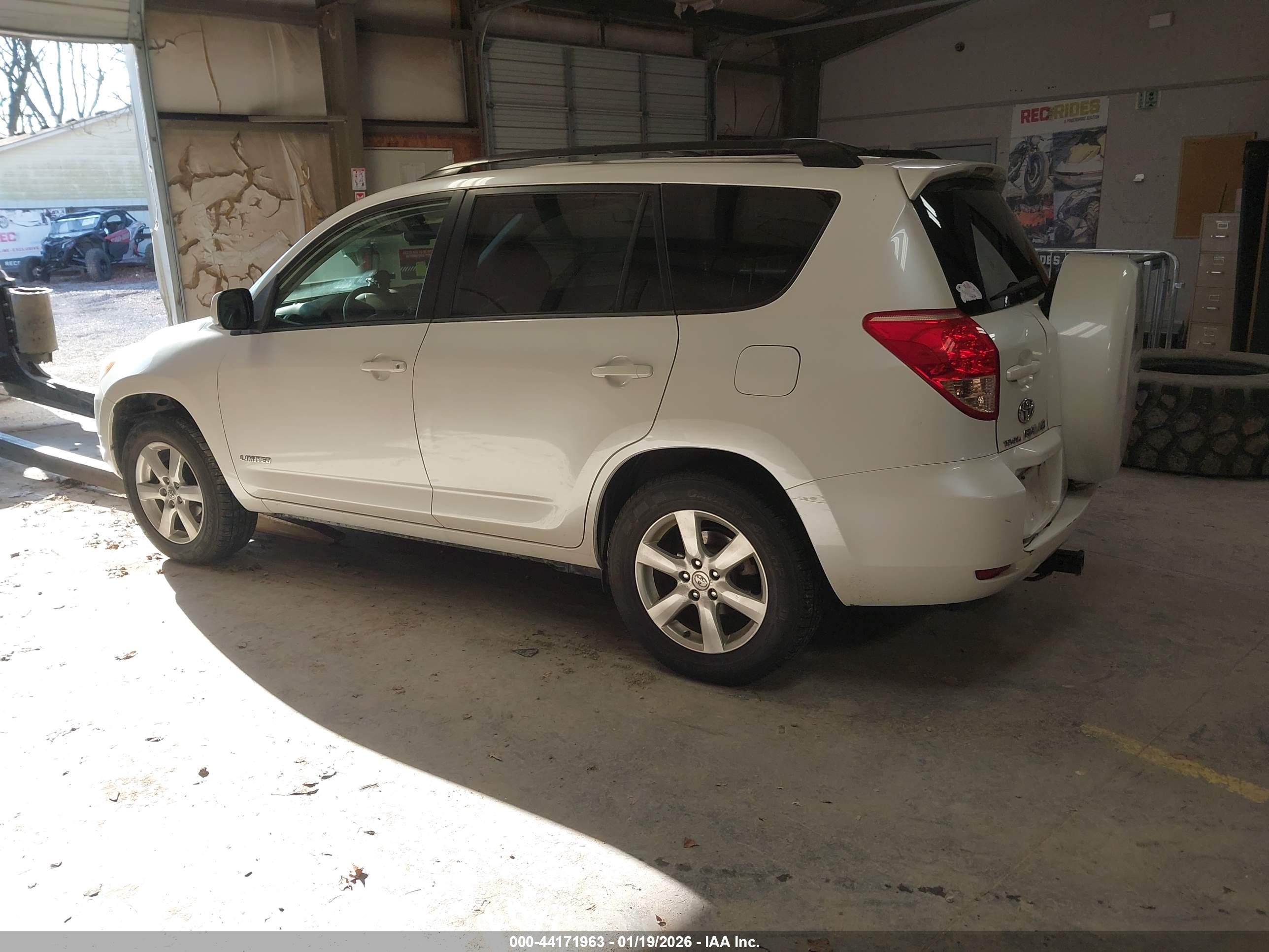 TOYOTA RAV4 image 3