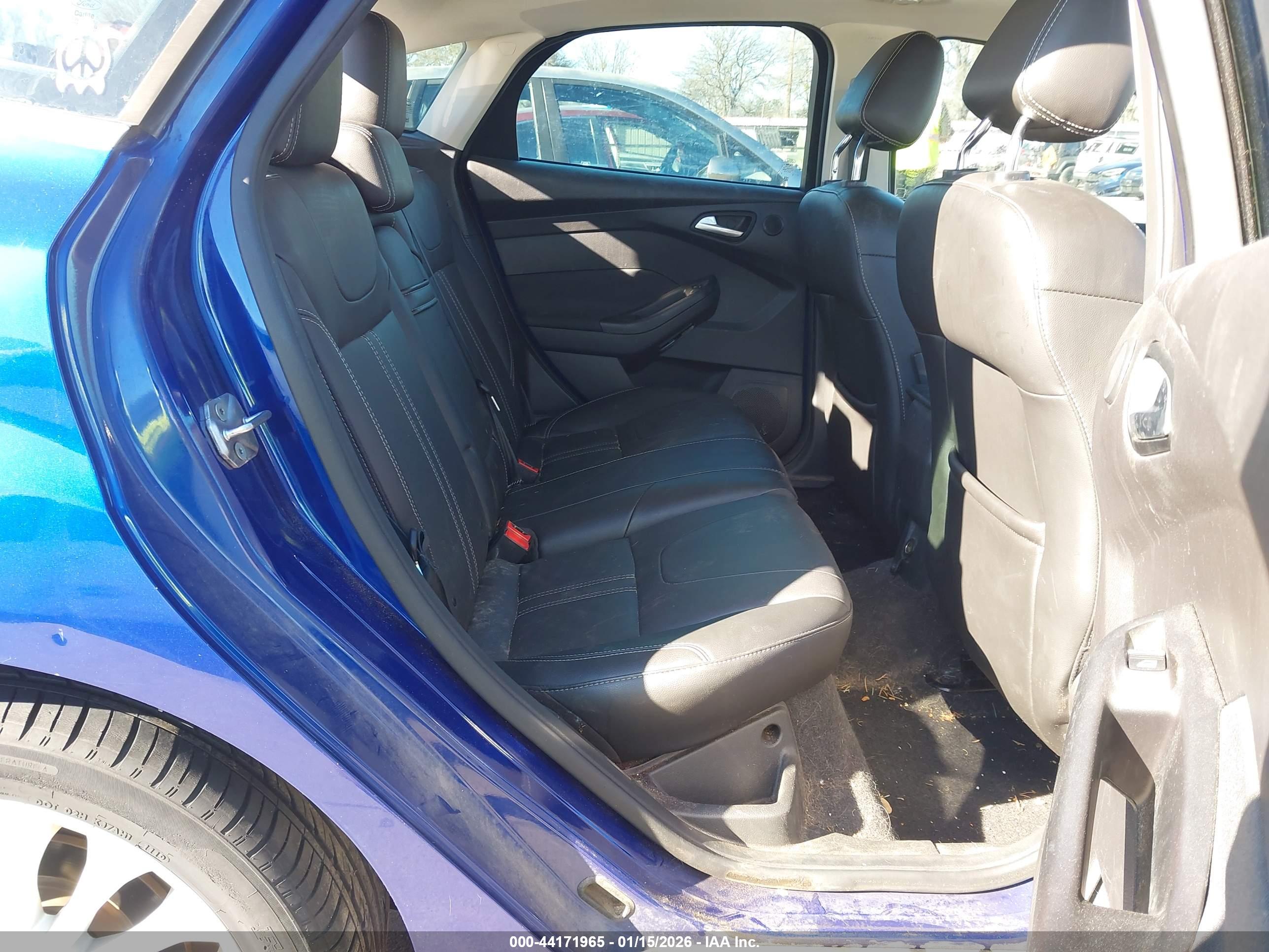 FORD FOCUS image 8