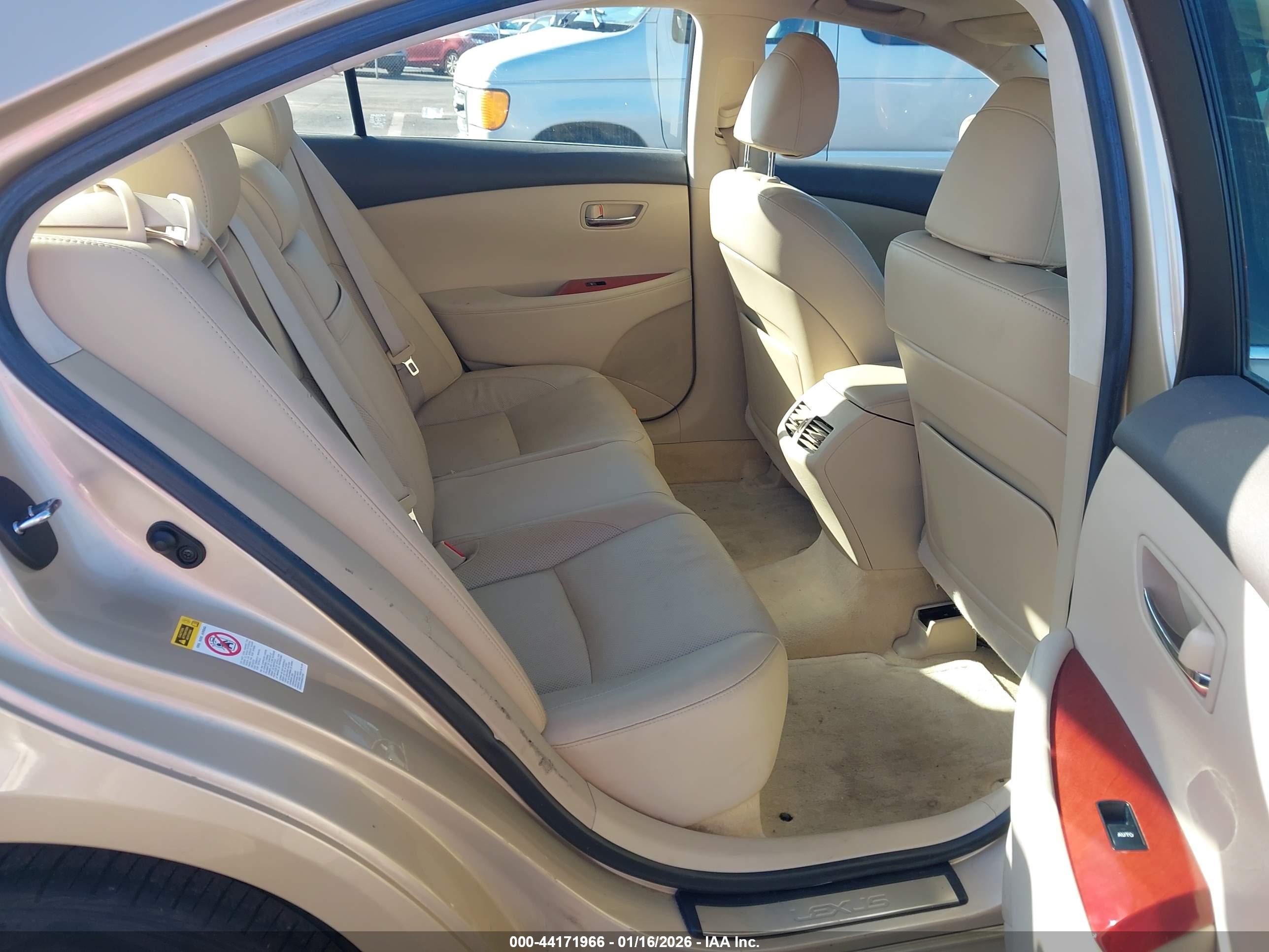 LEXUS ES image 8