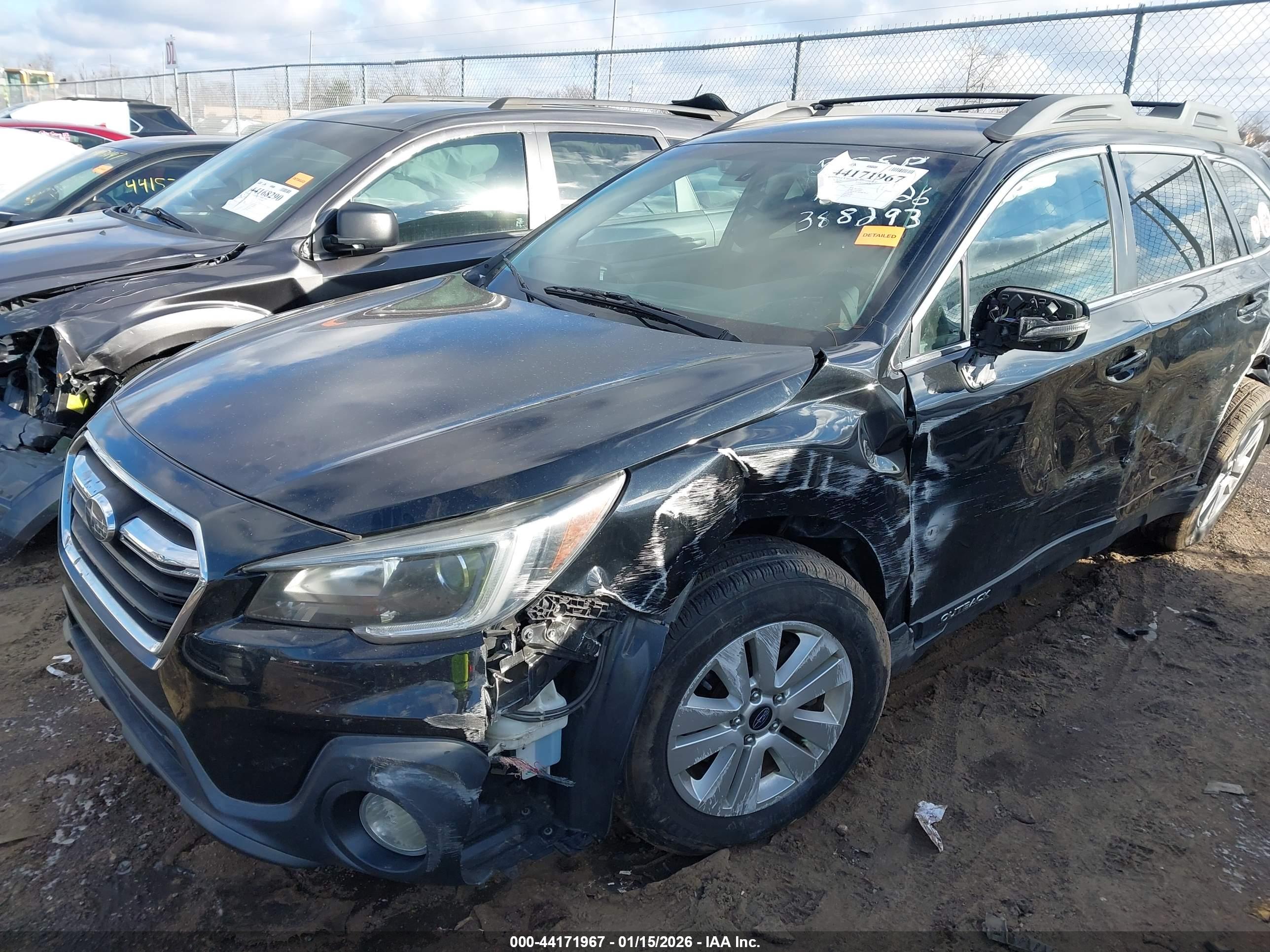 SUBARU OUTBACK image 6